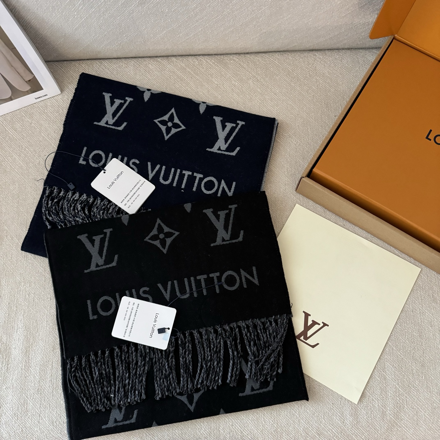 Lv 高品质 ！今年热度最高的围巾All About MNG围巾瞩目放大经典Monogram图案和路易威