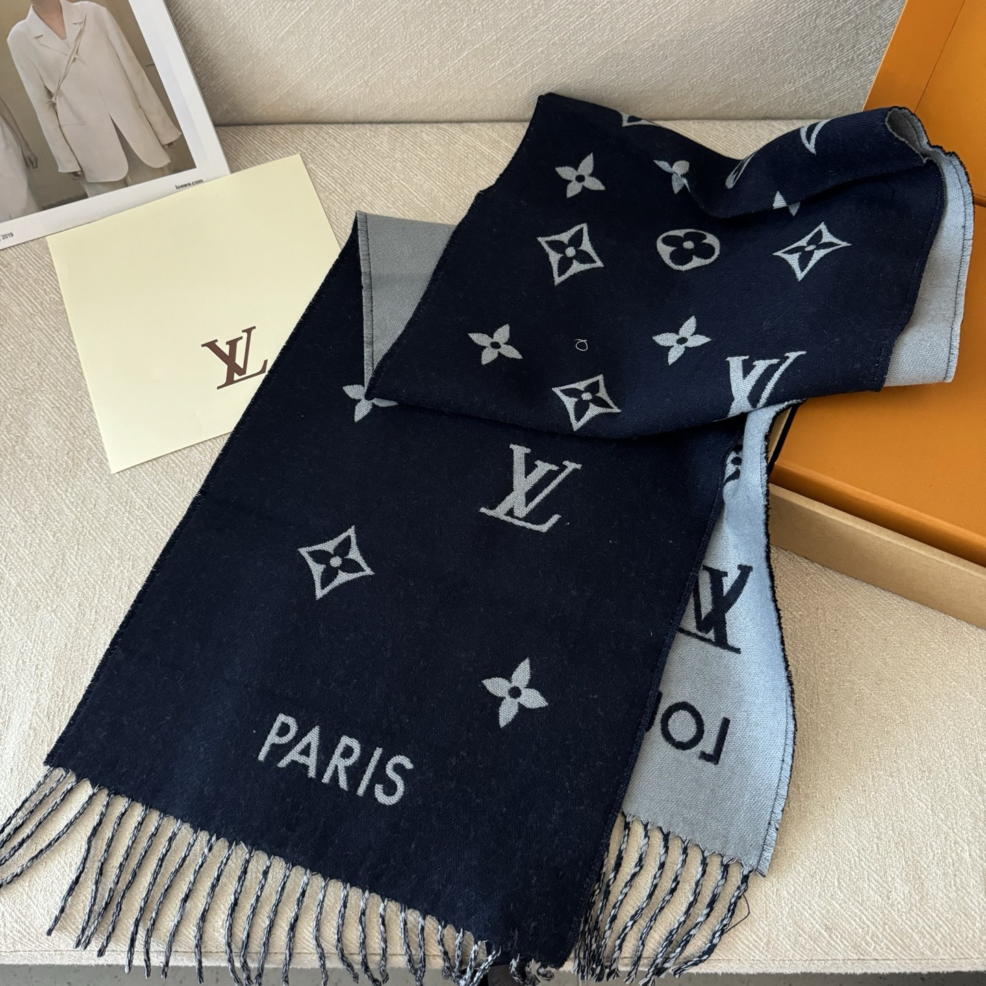 Lv 高品质 ！今年热度最高的围巾All About MNG围巾瞩目放大经典Monogram图案和路易威