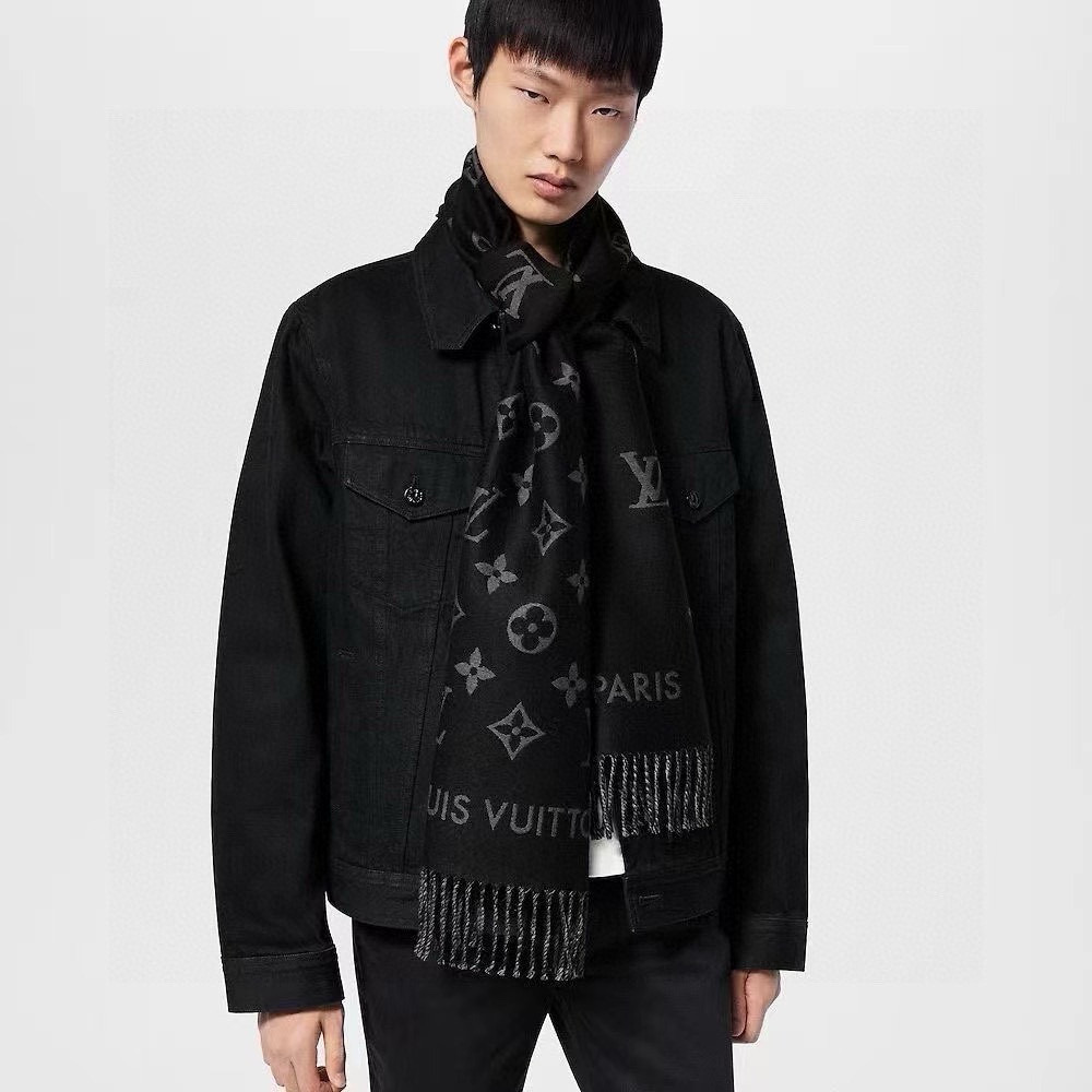 Lv 高品质 ！今年热度最高的围巾All About MNG围巾瞩目放大经典Monogram图案和路易威