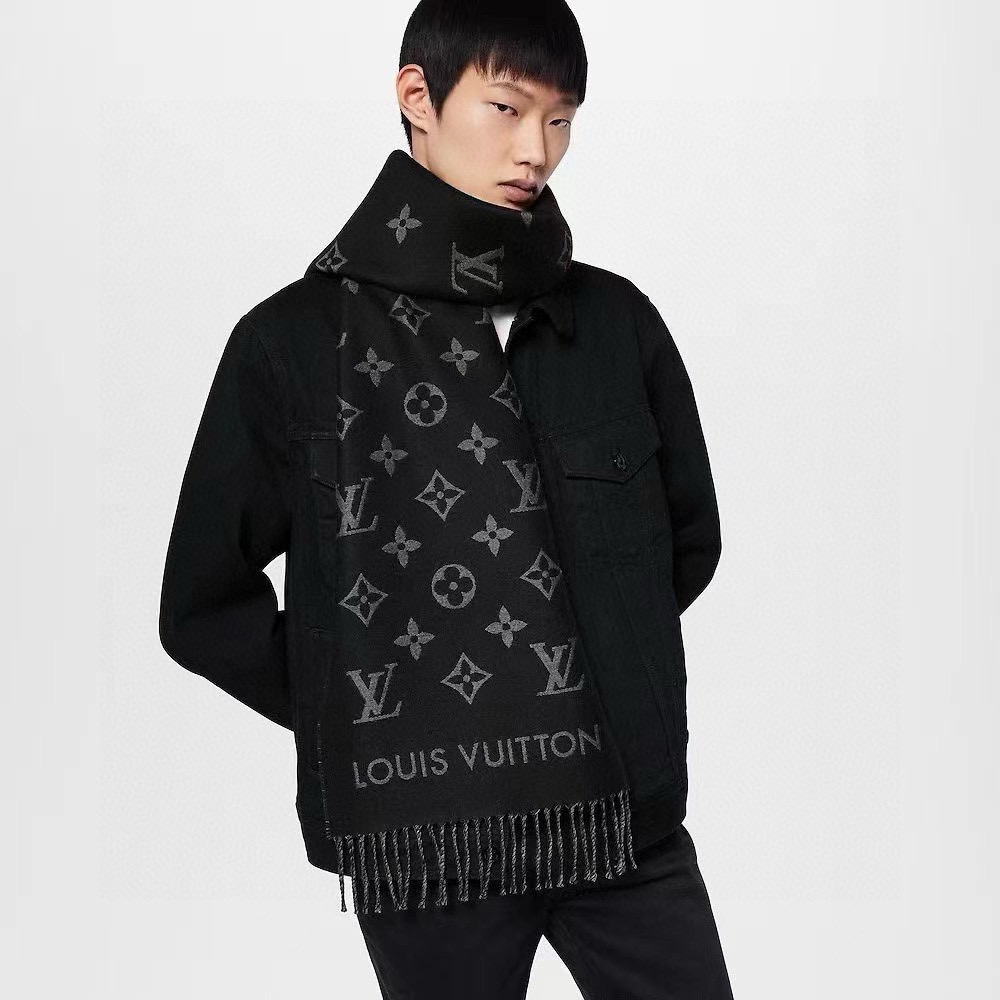 Lv 高品质 ！今年热度最高的围巾All About MNG围巾瞩目放大经典Monogram图案和路易威