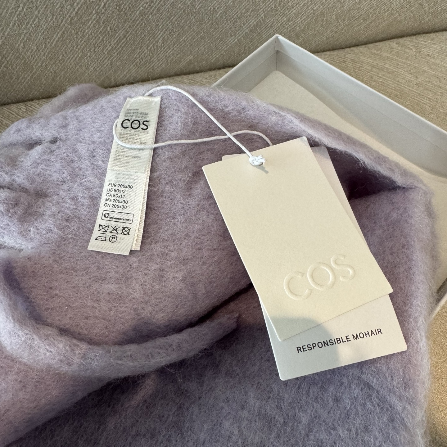 2024小红书最新走火爆款 COS品牌 🪐✨经典大土星马海毛围巾🧣英国时装设计师，时装的朋克之母！时尚潮