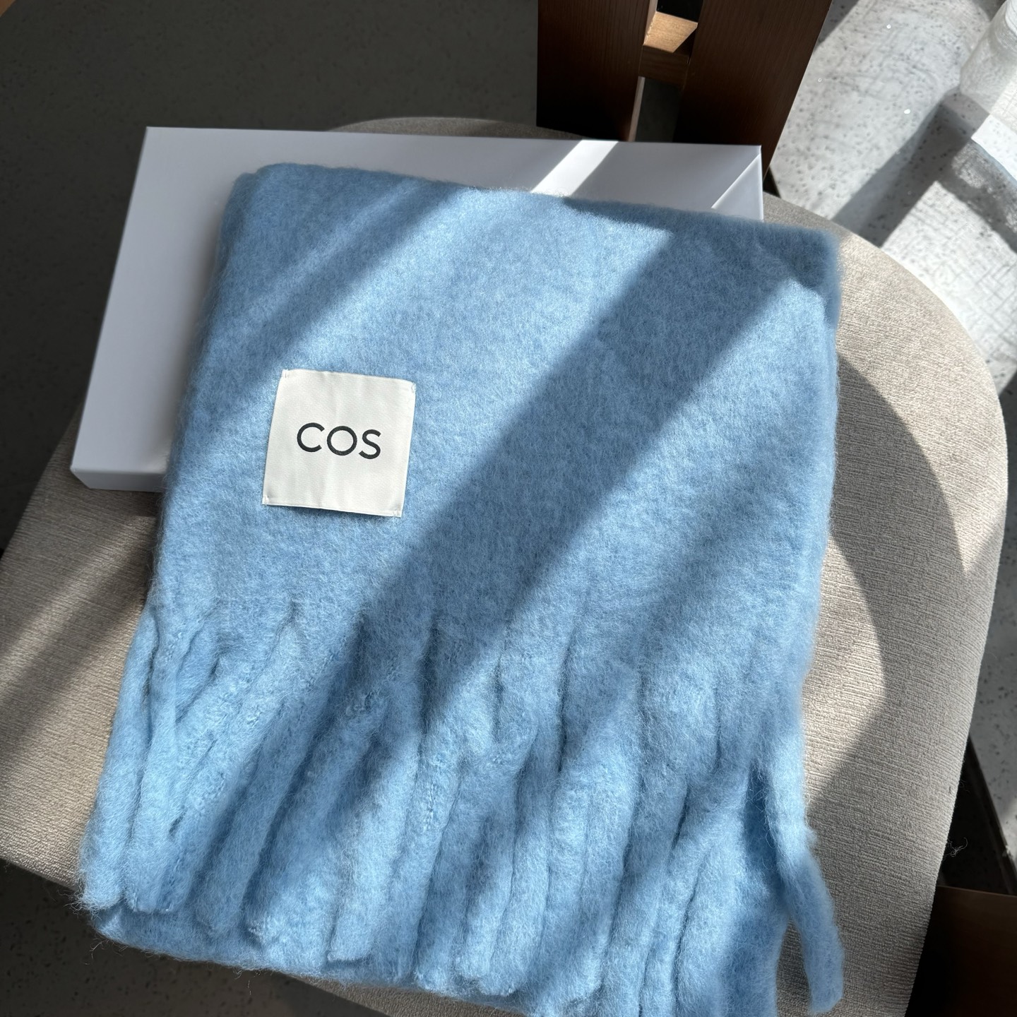 小红书最新走火爆款 COS品牌 🪐✨经典大土星马海毛围巾🧣英国时装设计师，时装的朋克之母！时尚潮流风格，