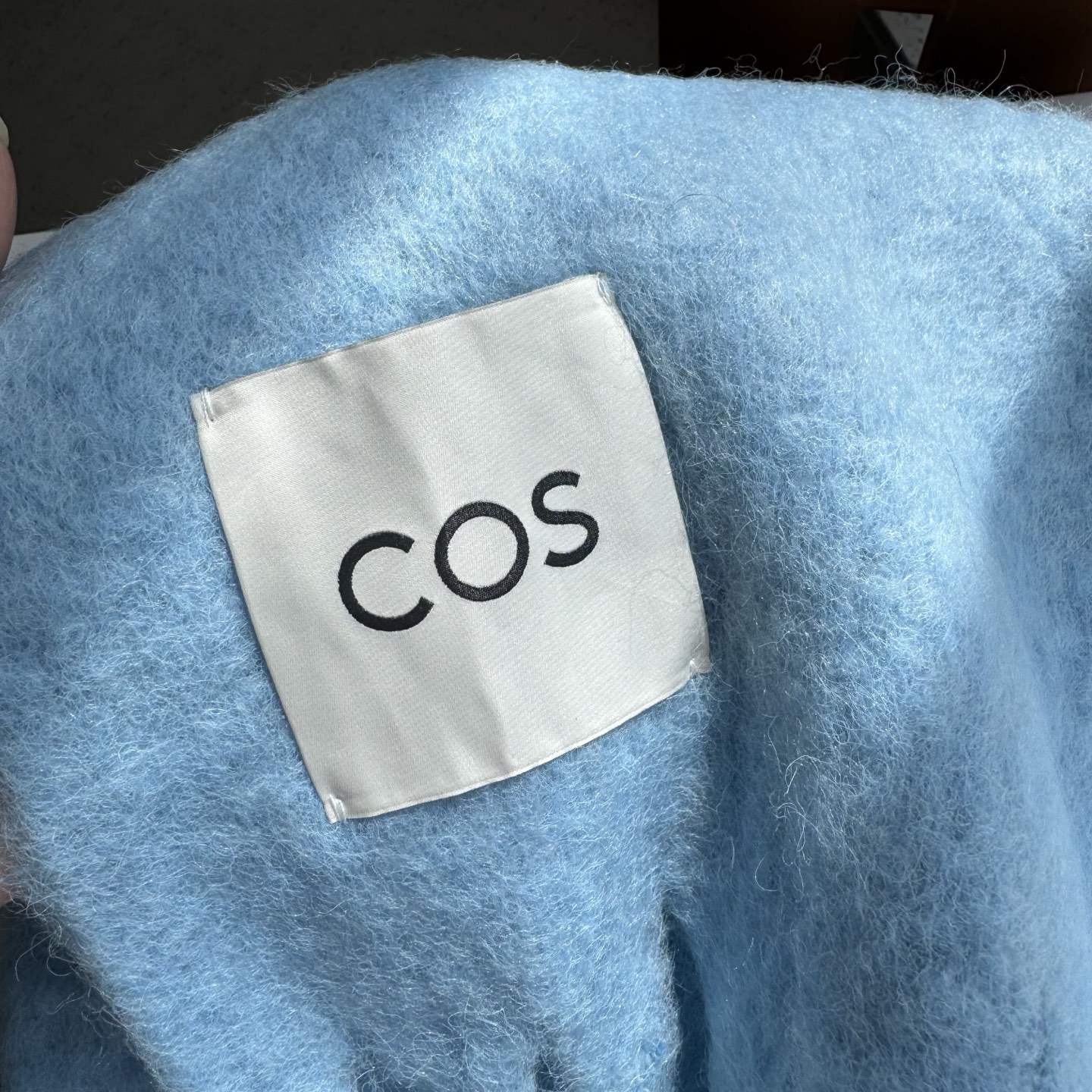 小红书最新走火爆款 COS品牌 🪐✨经典大土星马海毛围巾🧣英国时装设计师，时装的朋克之母！时尚潮流风格，