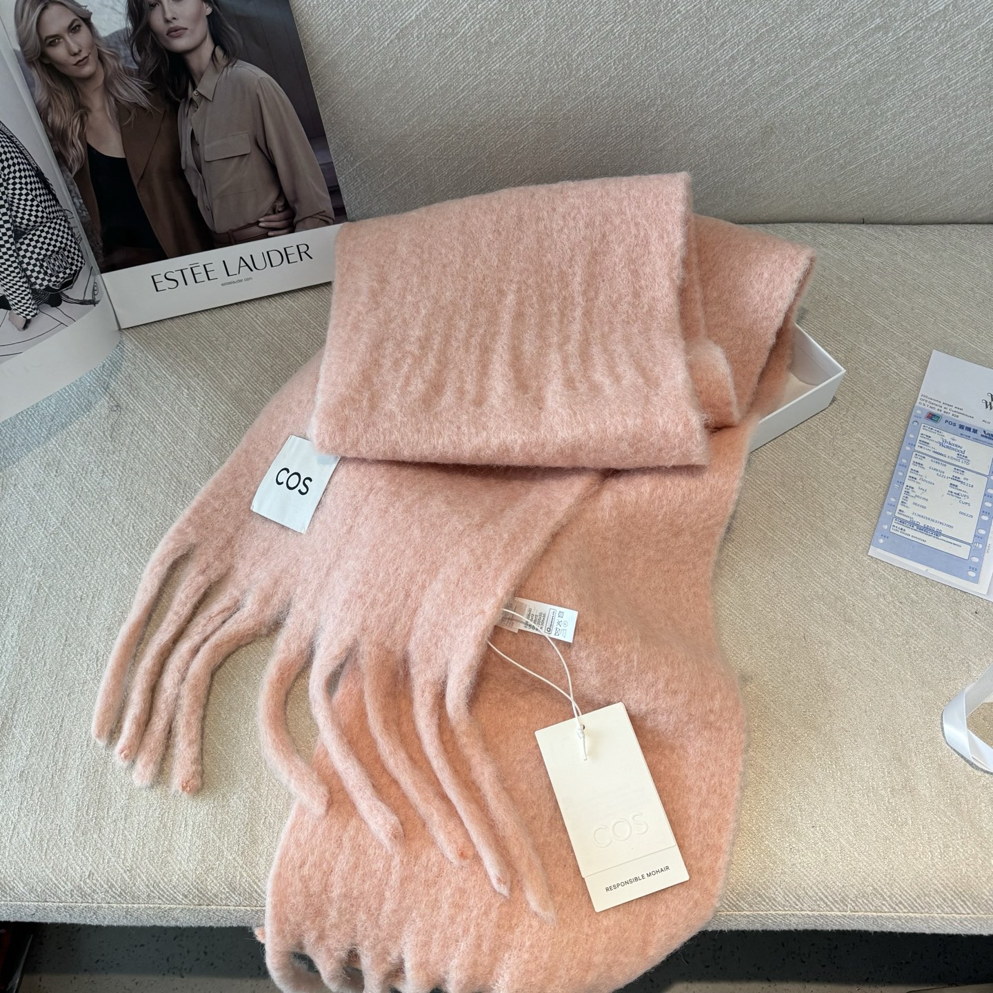 小红书最新走火爆款 COS品牌 🪐✨经典大土星马海毛围巾🧣英国时装设计师，时装的朋克之母！时尚潮流风格，