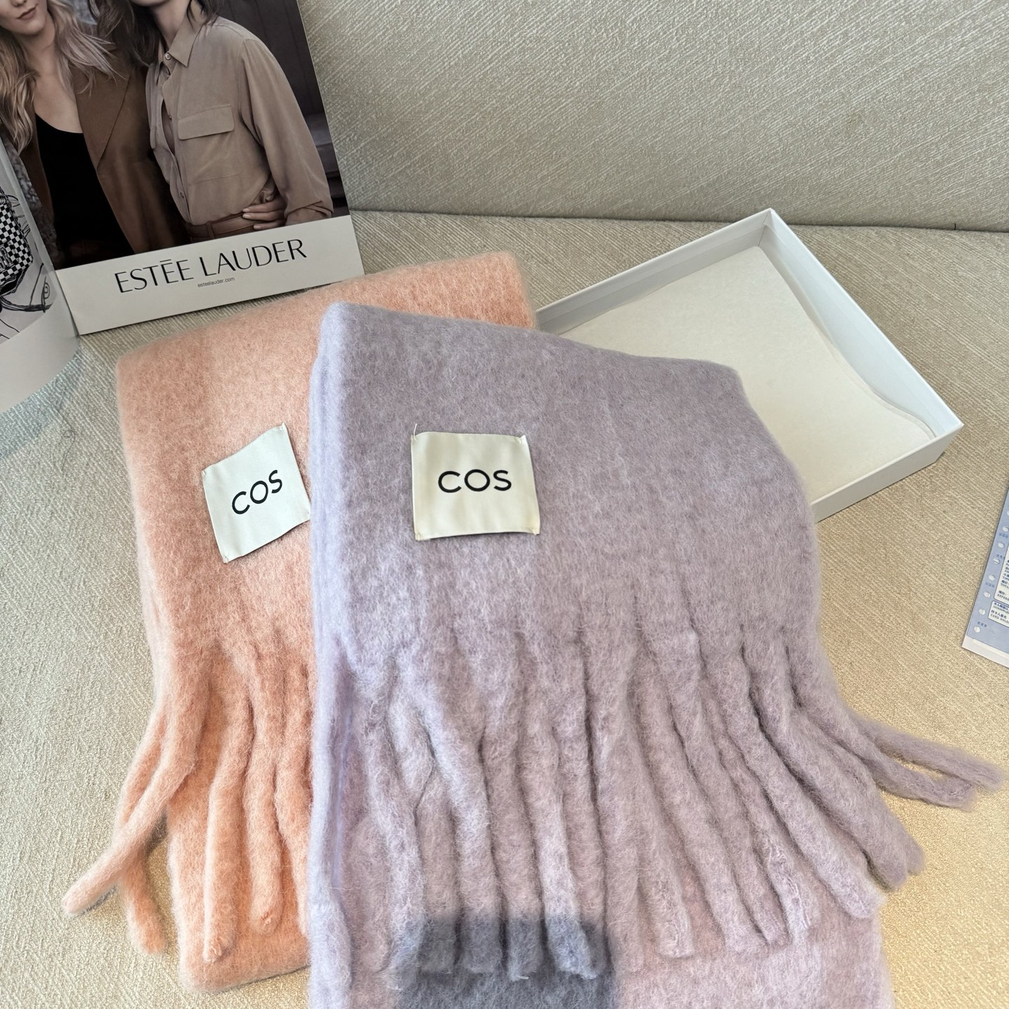 小红书最新走火爆款 COS品牌 🪐✨经典大土星马海毛围巾🧣英国时装设计师，时装的朋克之母！时尚潮流风格，