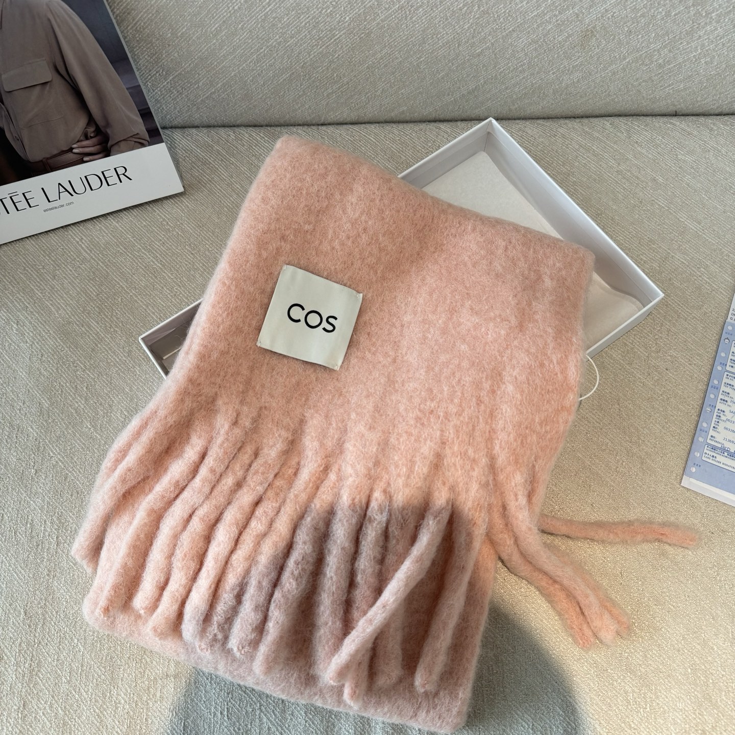 小红书最新走火爆款 COS品牌 🪐✨经典大土星马海毛围巾🧣英国时装设计师，时装的朋克之母！时尚潮流风格，