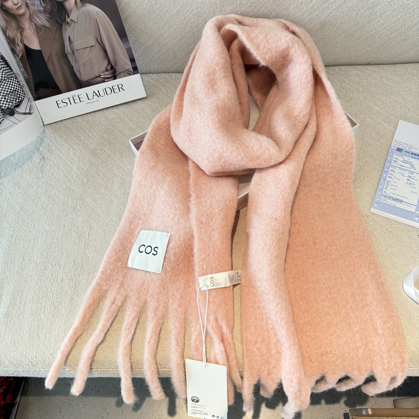 小红书最新走火爆款 COS品牌 🪐✨经典大土星马海毛围巾🧣英国时装设计师，时装的朋克之母！时尚潮流风格，