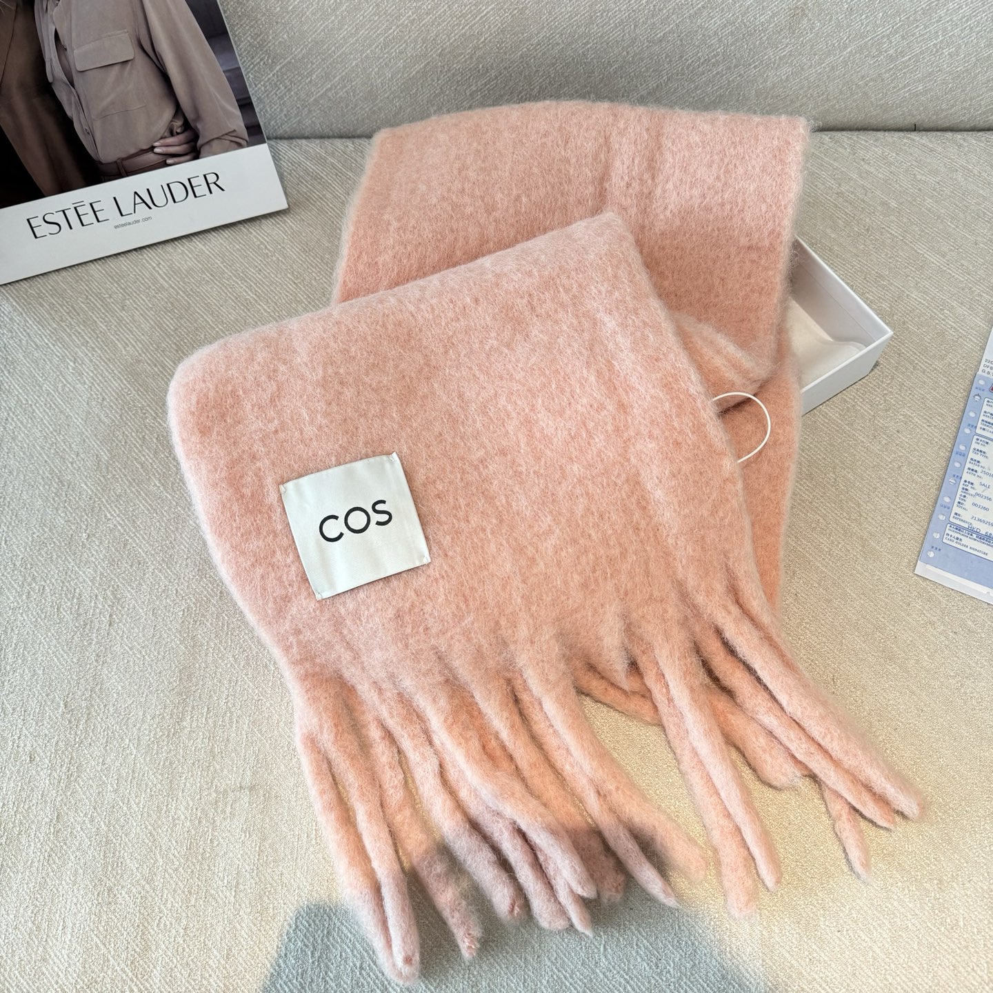 小红书最新走火爆款 COS品牌 🪐✨经典大土星马海毛围巾🧣英国时装设计师，时装的朋克之母！时尚潮流风格，