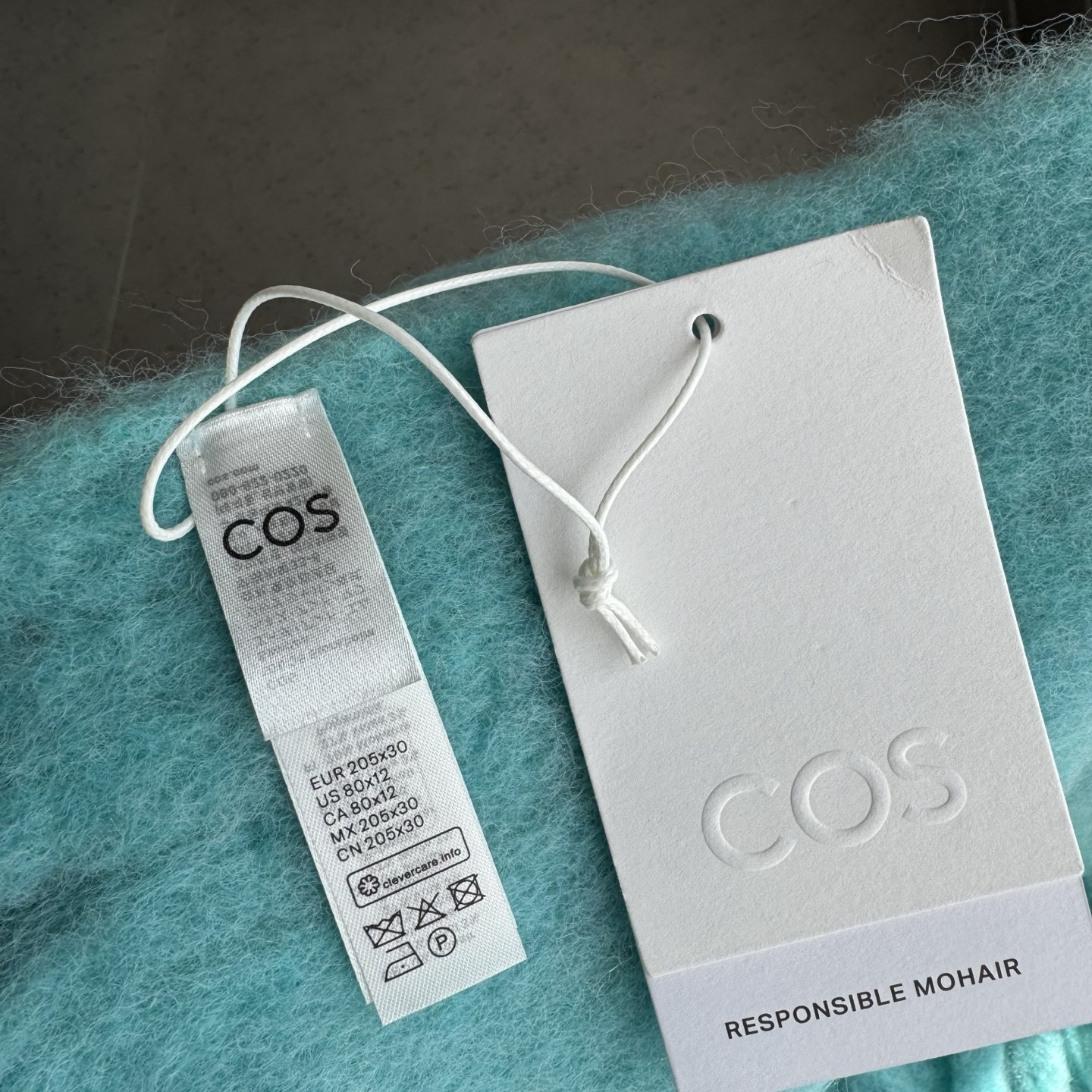 小红书最新走火爆款 COS品牌 🪐✨经典大土星马海毛围巾🧣英国时装设计师，时装的朋克之母！时尚潮流风格，