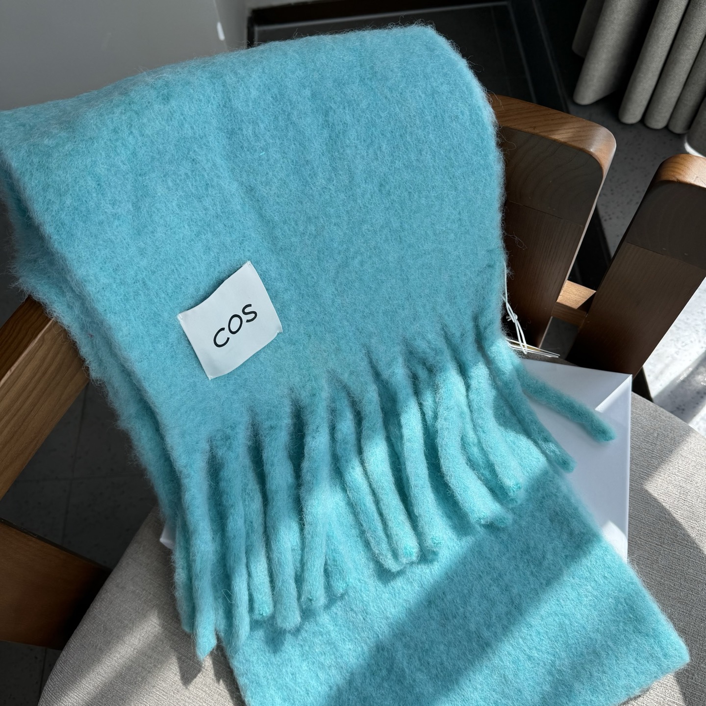 小红书最新走火爆款 COS品牌 🪐✨经典大土星马海毛围巾🧣英国时装设计师，时装的朋克之母！时尚潮流风格，