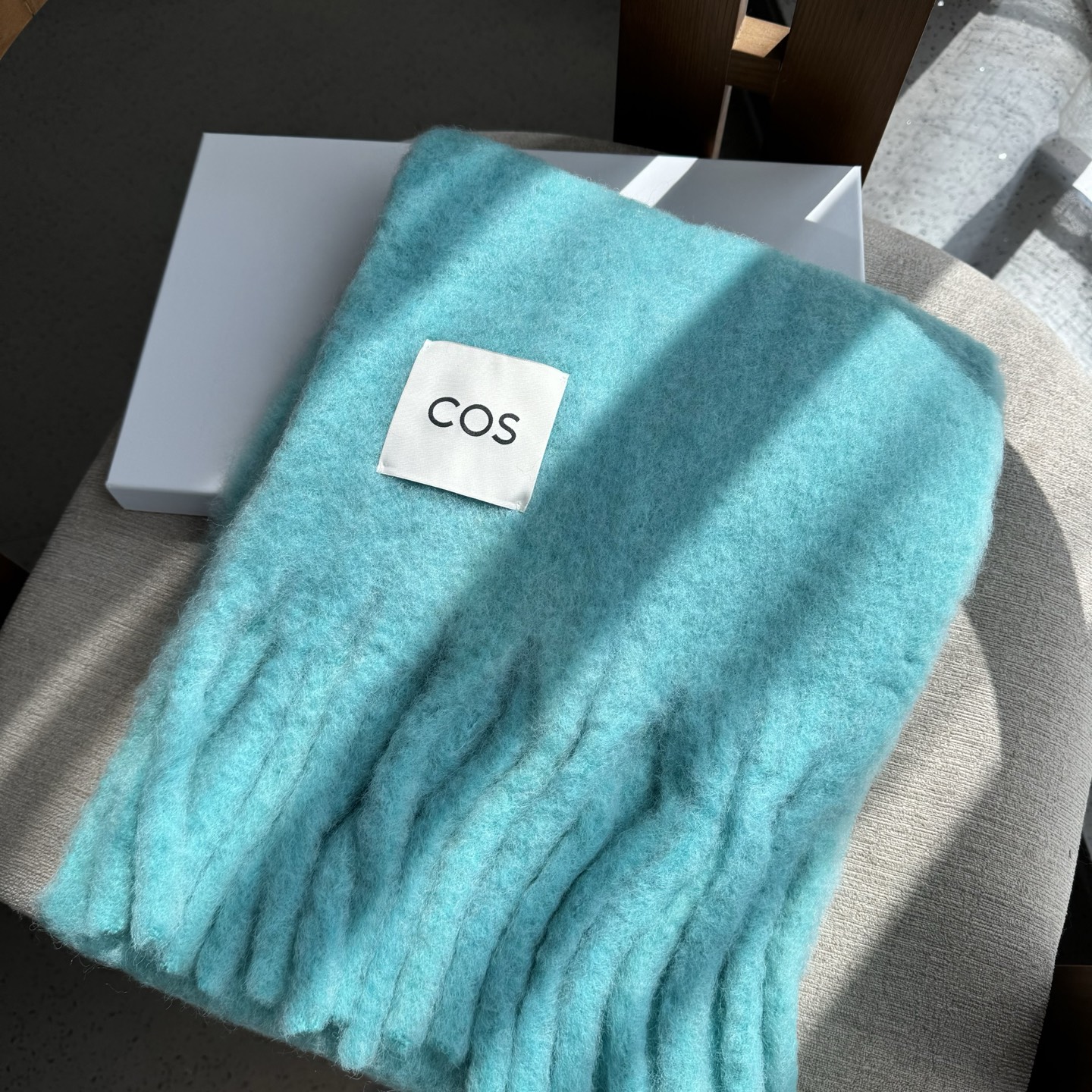 小红书最新走火爆款 COS品牌 🪐✨经典大土星马海毛围巾🧣英国时装设计师，时装的朋克之母！时尚潮流风格，