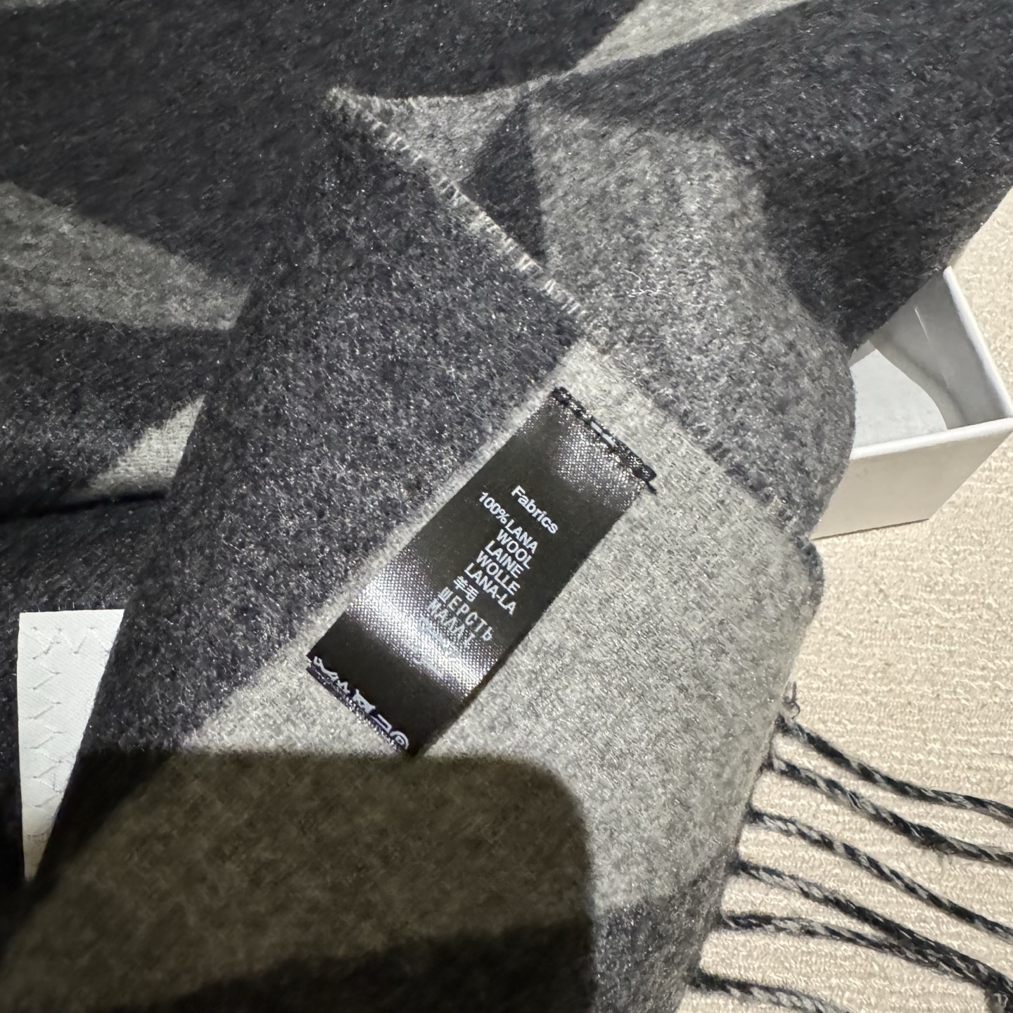 𝐕𝐢𝐯𝐢𝐞𝐧𝐧𝐞 𝐖𝐞𝐬𝐭𝐰𝐨𝐨𝐝🪐✨经典大土星围巾 vivienne westwood西太后土星 英国