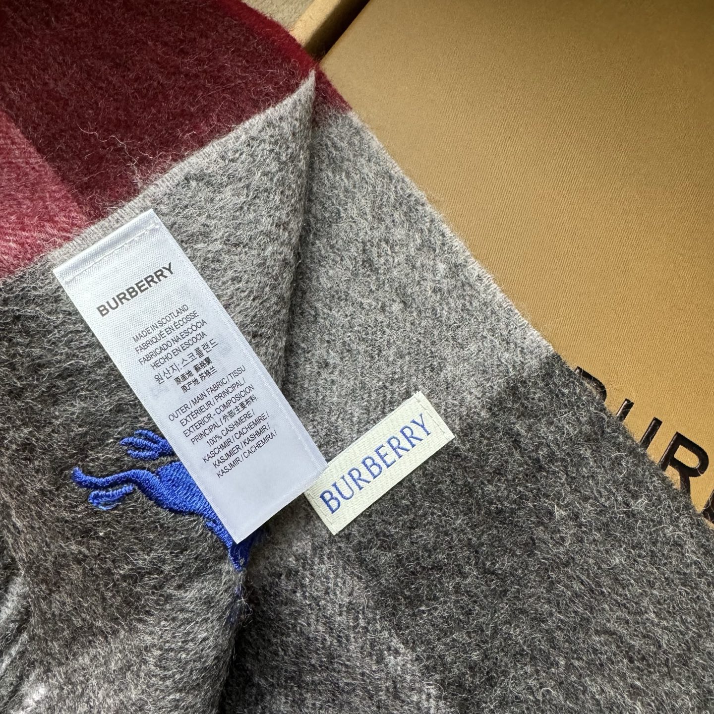 🆕Burberry · 巴宝莉格子围巾❗️男士福利 好看的要疯掉了，太有型太有魅力了❗️❗️非常斯文时尚