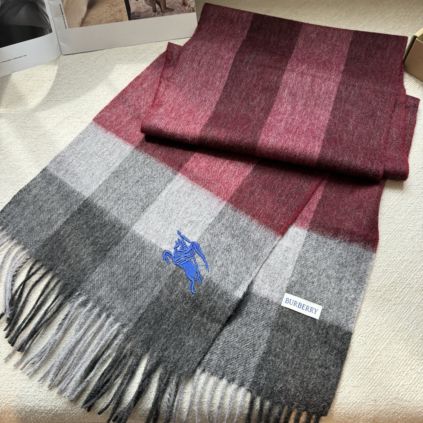 🆕Burberry · 巴宝莉格子围巾❗️男士福利 好看的要疯掉了，太有型太有魅力了❗️❗️非常斯文时尚