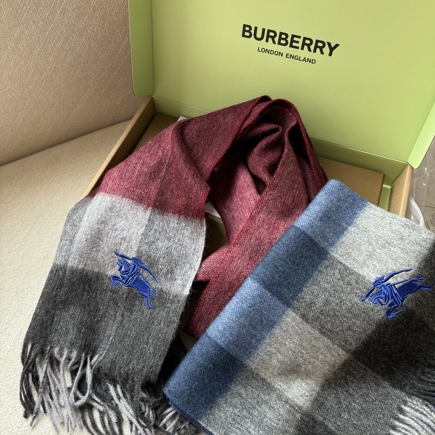 🆕Burberry · 巴宝莉格子围巾❗️男士福利 好看的要疯掉了，太有型太有魅力了❗️❗️非常斯文时尚