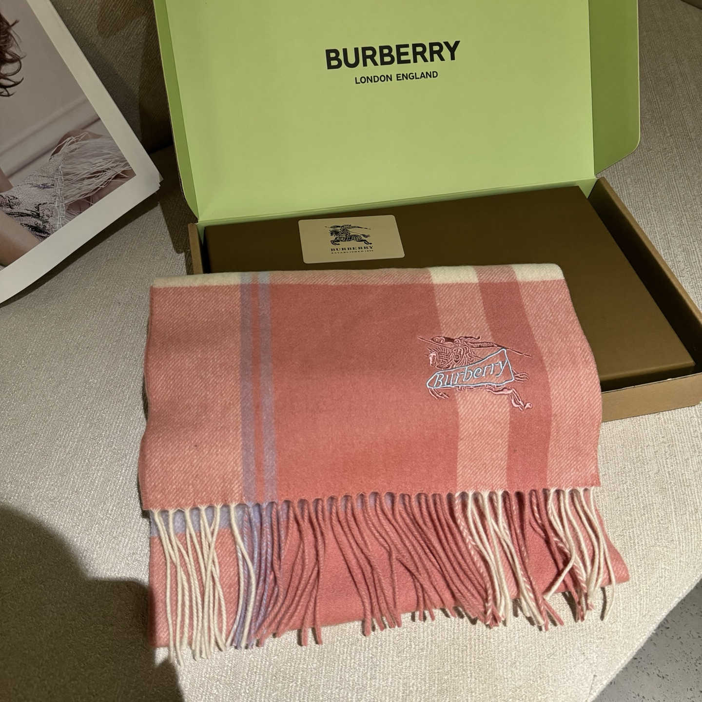 双面围巾 🆕Burberry · 巴宝莉格子围巾❗️好看的要疯掉了，太有型太有魅力了❗️❗️非常斯文时尚