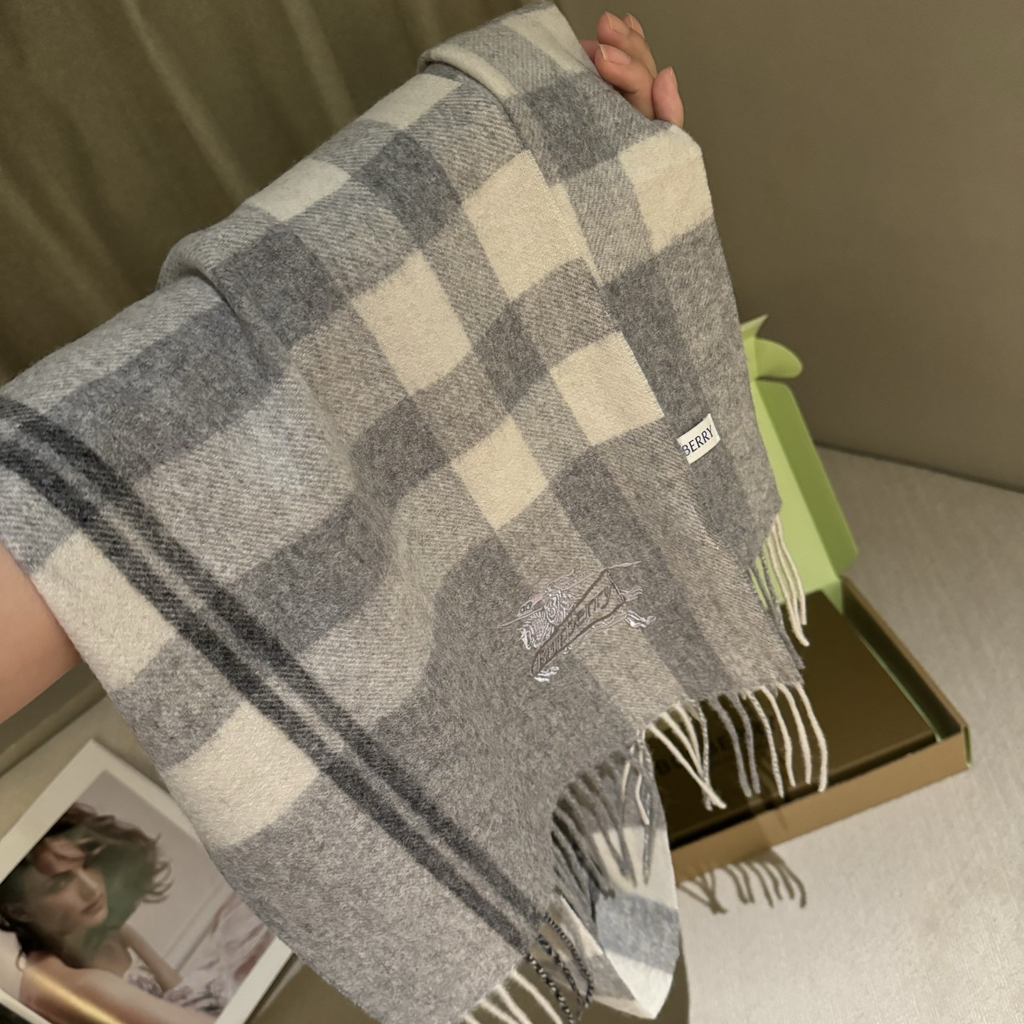 双面围巾 🆕Burberry · 巴宝莉格子围巾❗️好看的要疯掉了，太有型太有魅力了❗️❗️非常斯文时尚