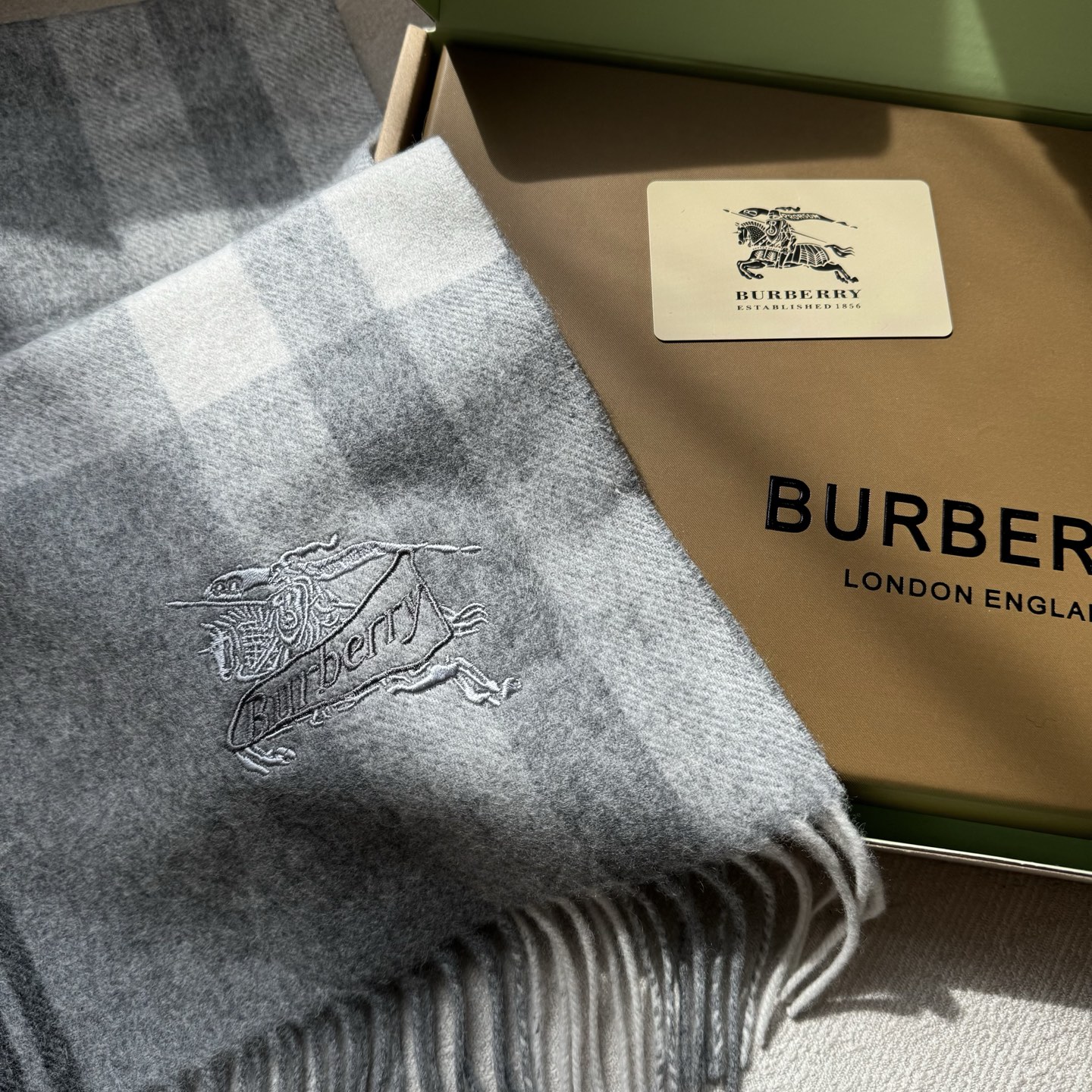 双面围巾 🆕Burberry · 巴宝莉格子围巾❗️好看的要疯掉了，太有型太有魅力了❗️❗️非常斯文时尚
