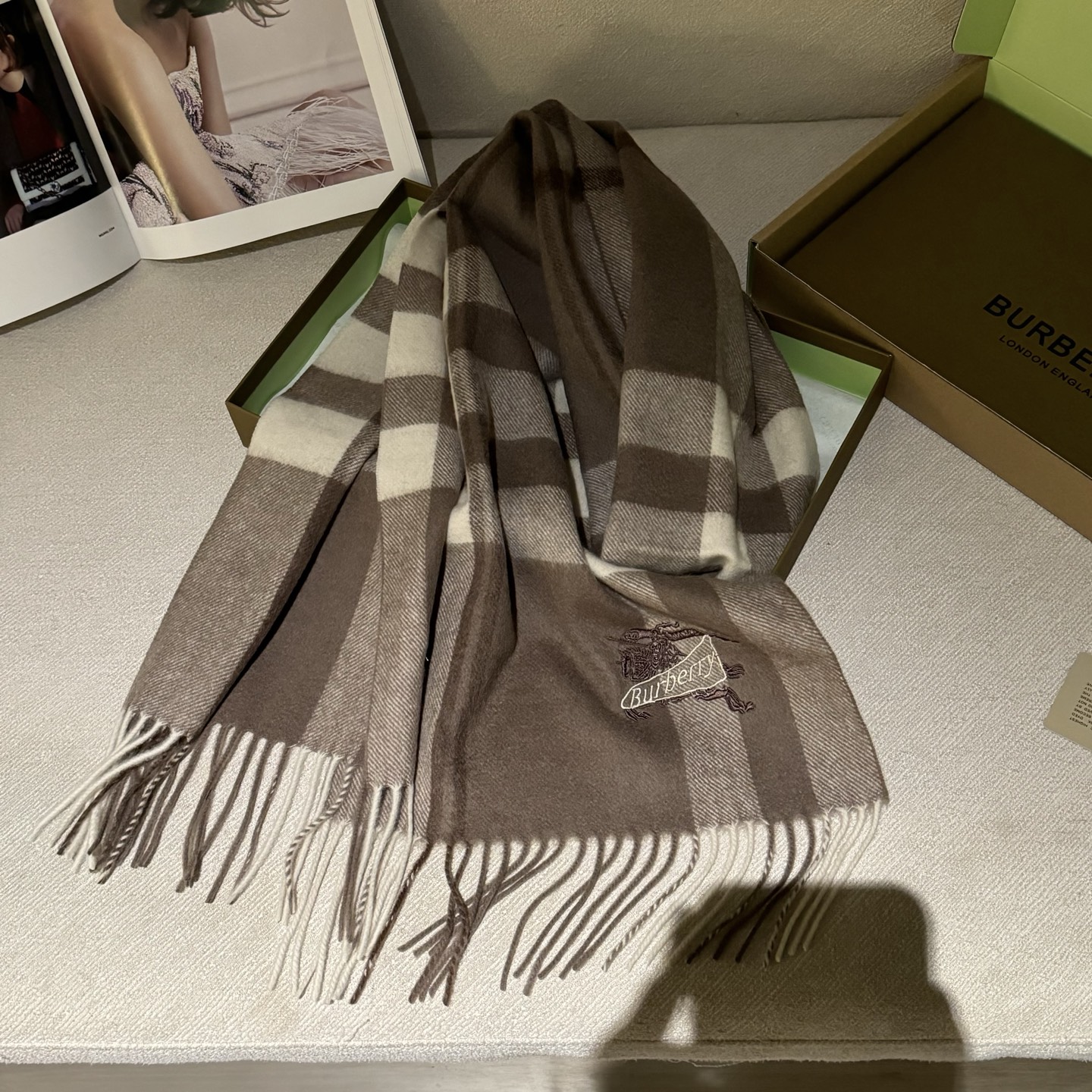 双面围巾 🆕Burberry · 巴宝莉格子围巾❗️好看的要疯掉了，太有型太有魅力了❗️❗️非常斯文时尚