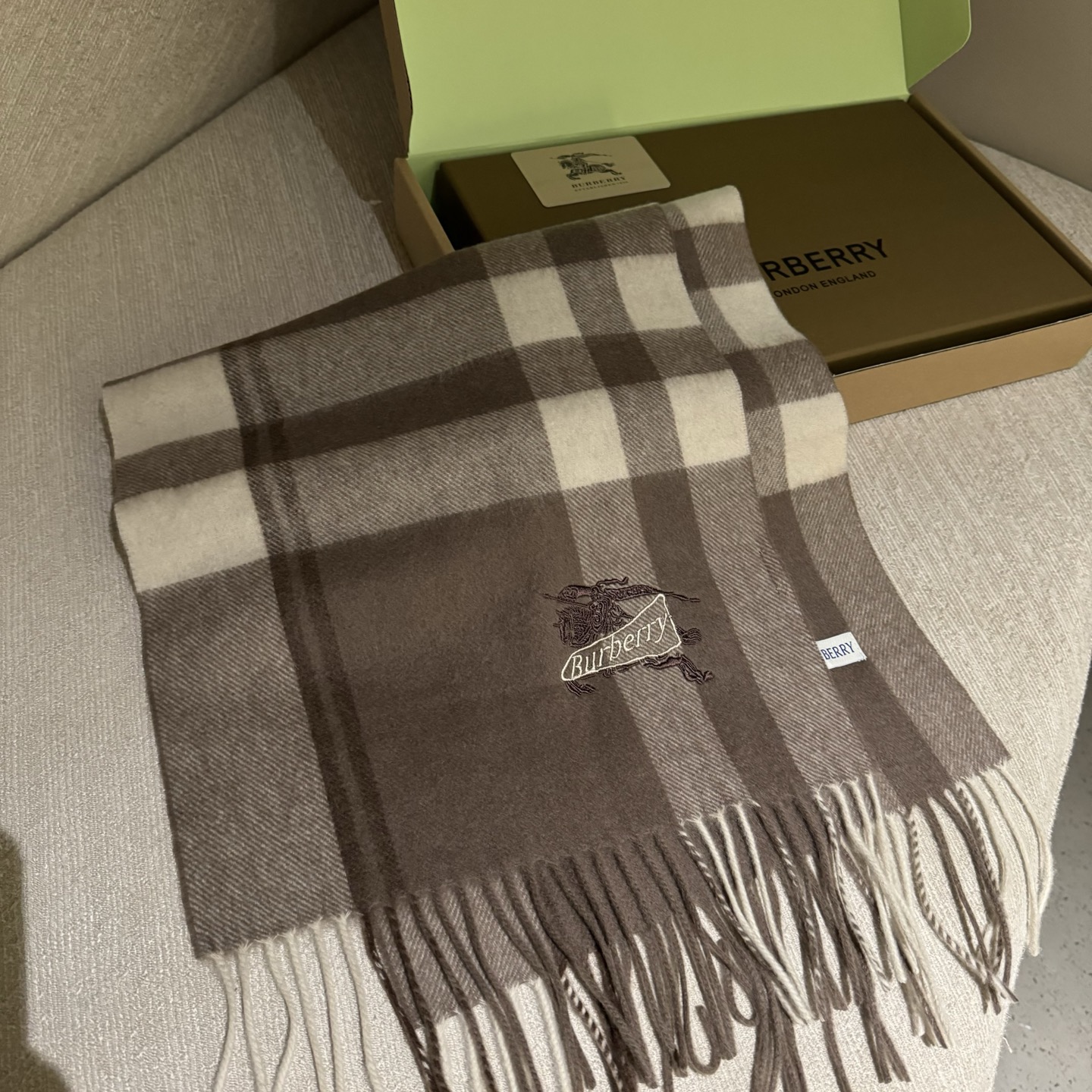 双面围巾 🆕Burberry · 巴宝莉格子围巾❗️好看的要疯掉了，太有型太有魅力了❗️❗️非常斯文时尚