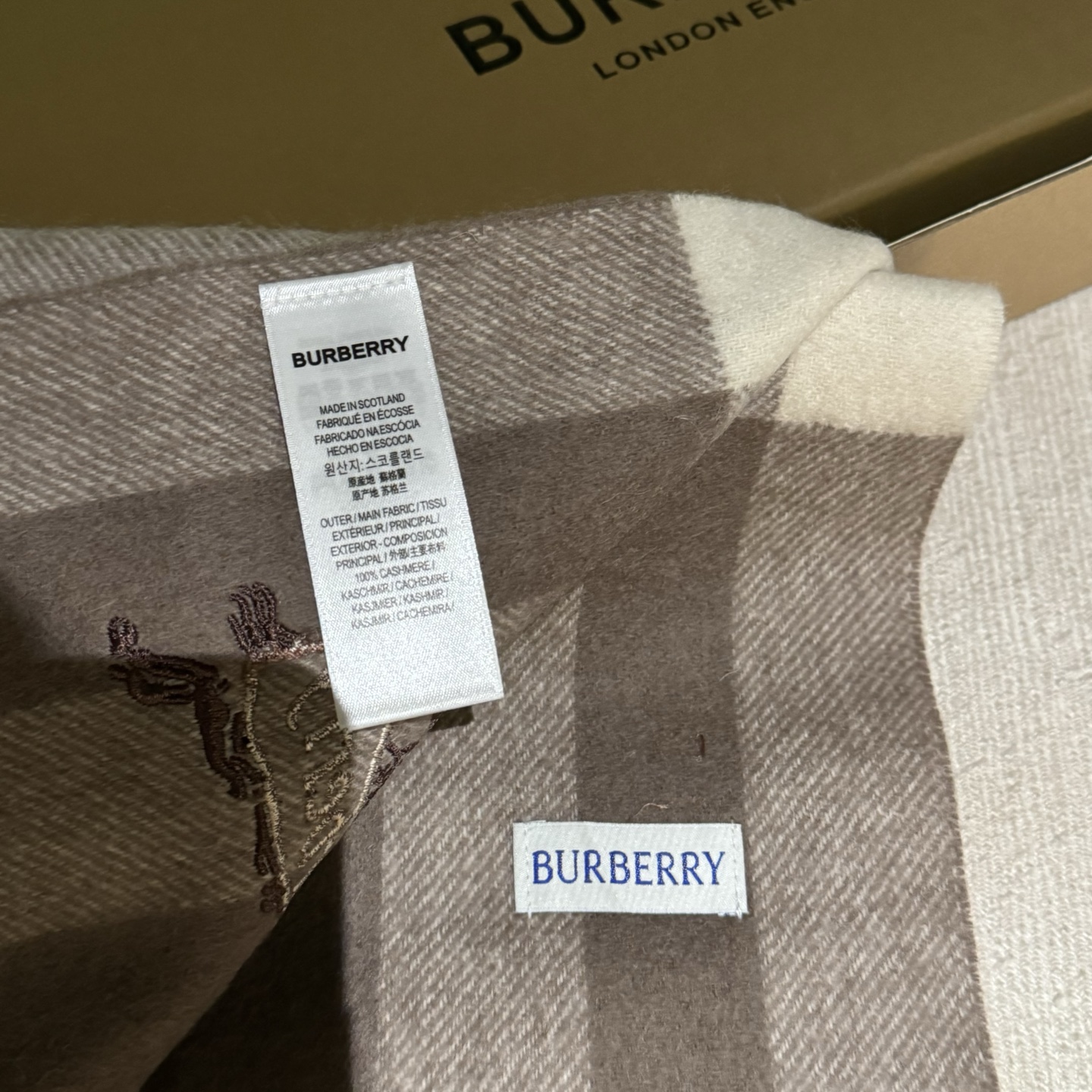 双面围巾 🆕Burberry · 巴宝莉格子围巾❗️好看的要疯掉了，太有型太有魅力了❗️❗️非常斯文时尚