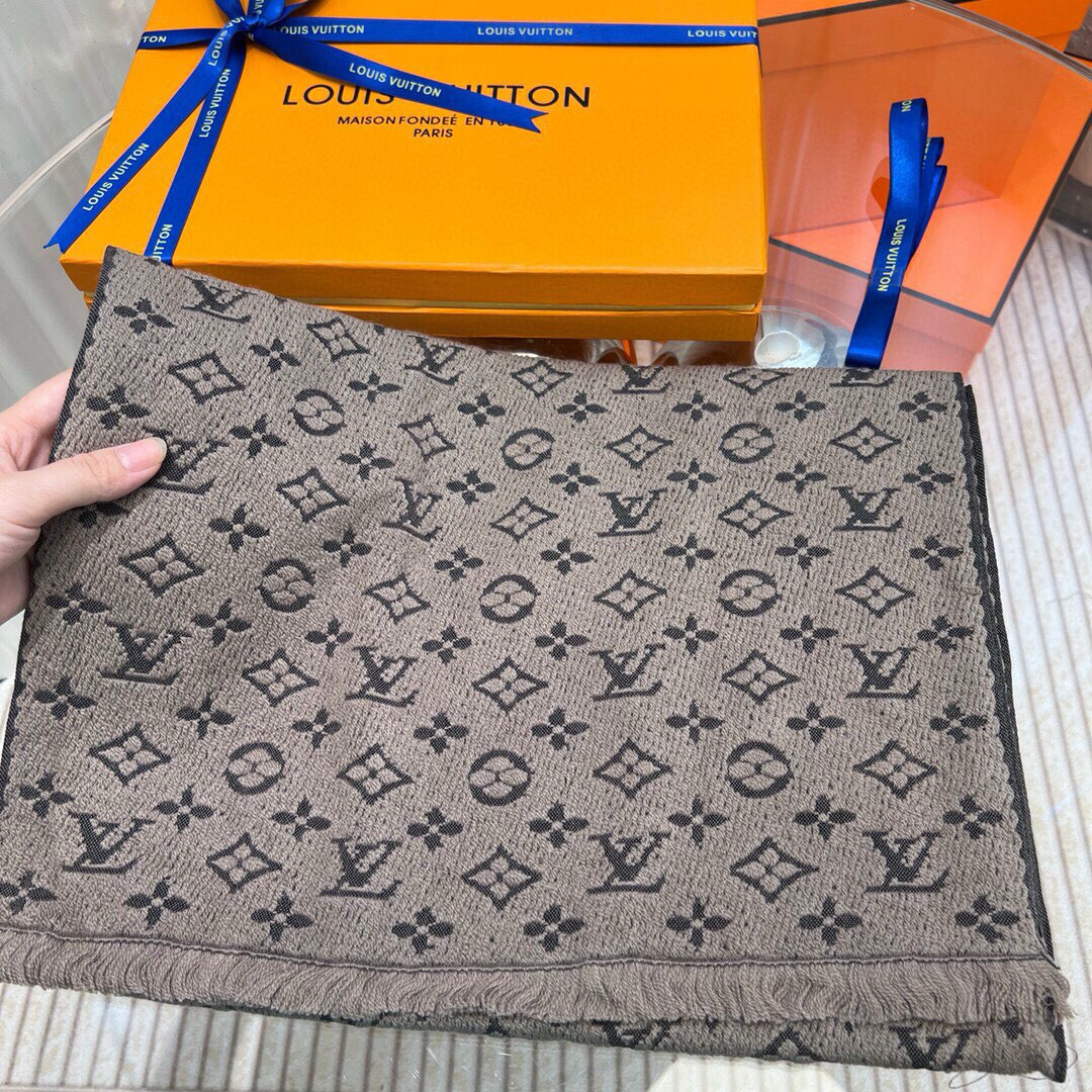 ✨✨超级中意非常稳👍▪️我们的男款围巾且买且珍惜~~男款真的很少，一年也就出几款，都是出口订单所以比较难