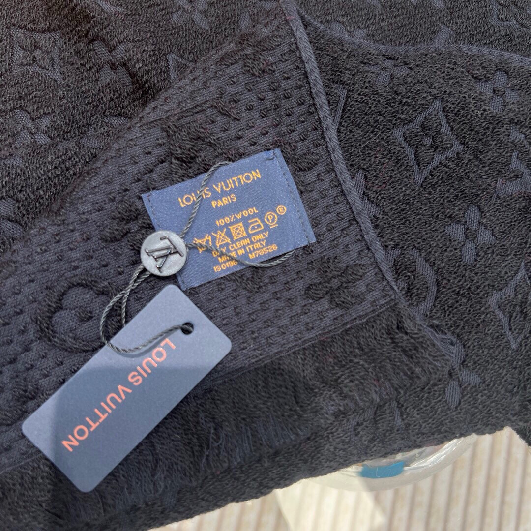 ✨✨超级中意非常稳👍▪️我们的男款围巾且买且珍惜~~男款真的很少，一年也就出几款，都是出口订单所以比较难