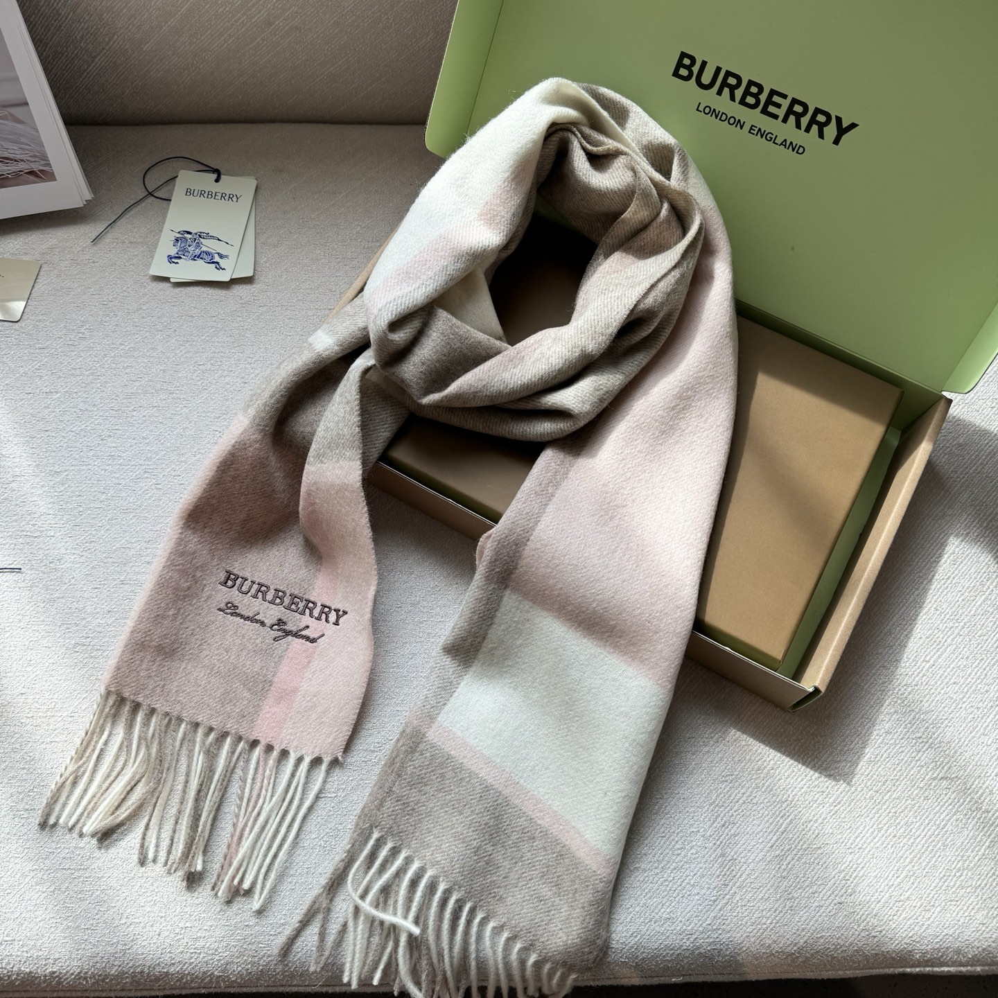 🆕Burberry · 巴宝莉新款‼️今年我们的男款真的是高端Level，重磅极品‼️妥妥的家属福利👍少