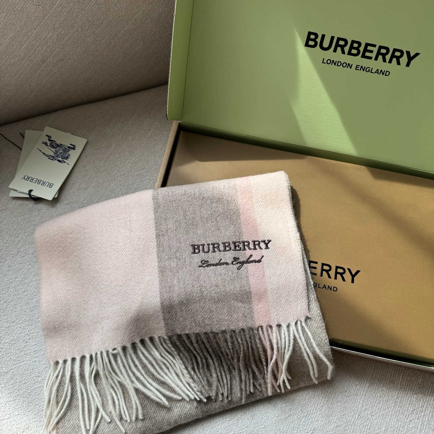 🆕Burberry · 巴宝莉新款‼️今年我们的男款真的是高端Level，重磅极品‼️妥妥的家属福利👍少