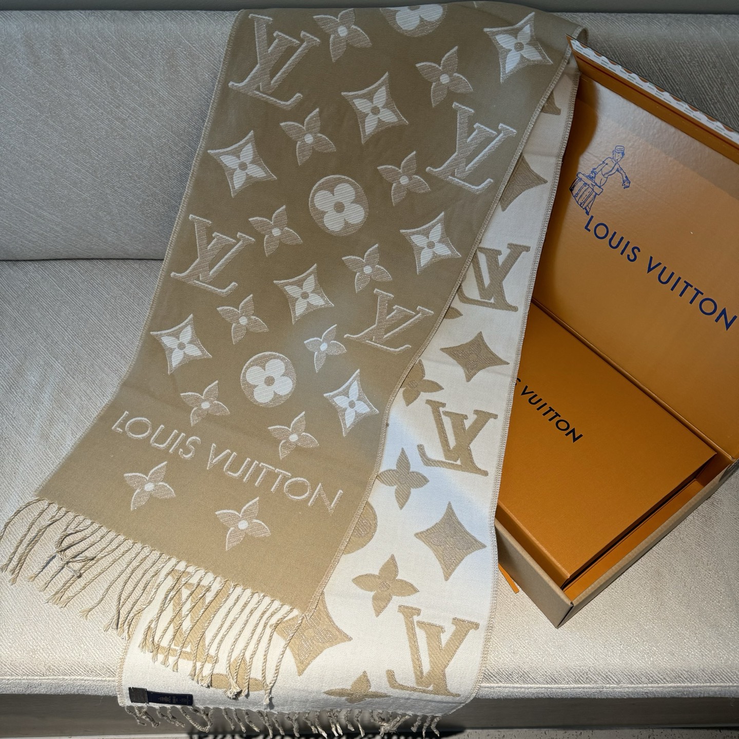 【金线老花双面长巾】【▪️LV最新金丝款❗️时髦超级有气场！！全网最高版本欢迎比对👍！！！】老花披肩有了