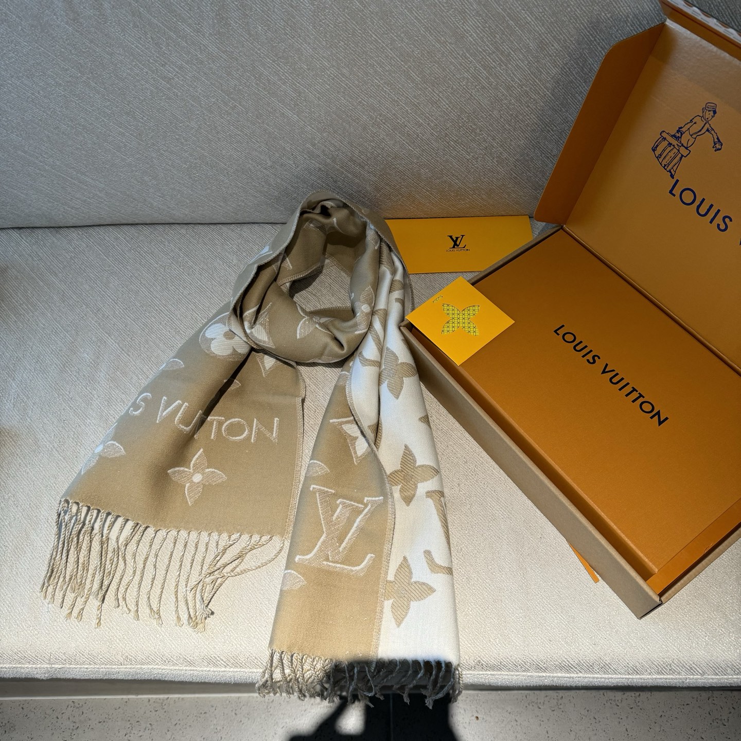 【金线老花双面长巾】【▪️LV最新金丝款❗️时髦超级有气场！！全网最高版本欢迎比对👍！！！】老花披肩有了