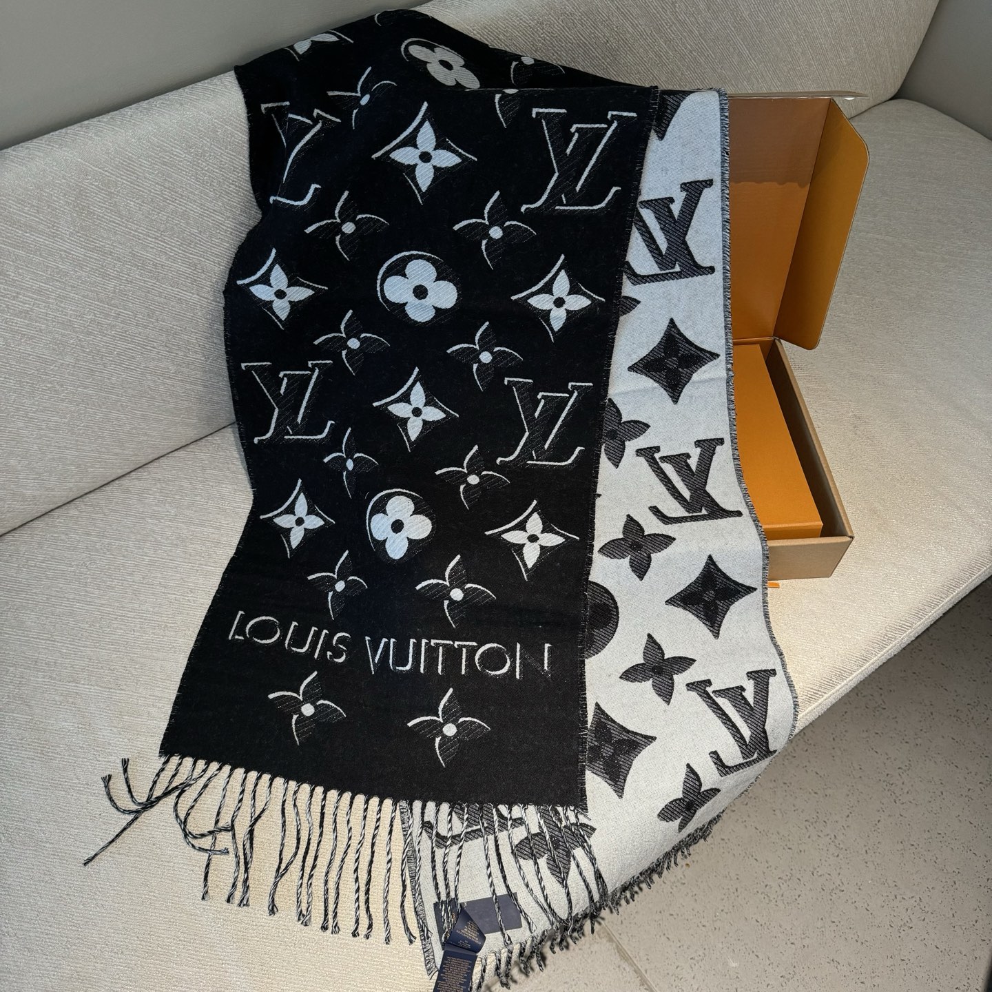 【金线老花双面长巾】【▪️LV最新金丝款❗️时髦超级有气场！！全网最高版本欢迎比对👍！！！】老花披肩有了