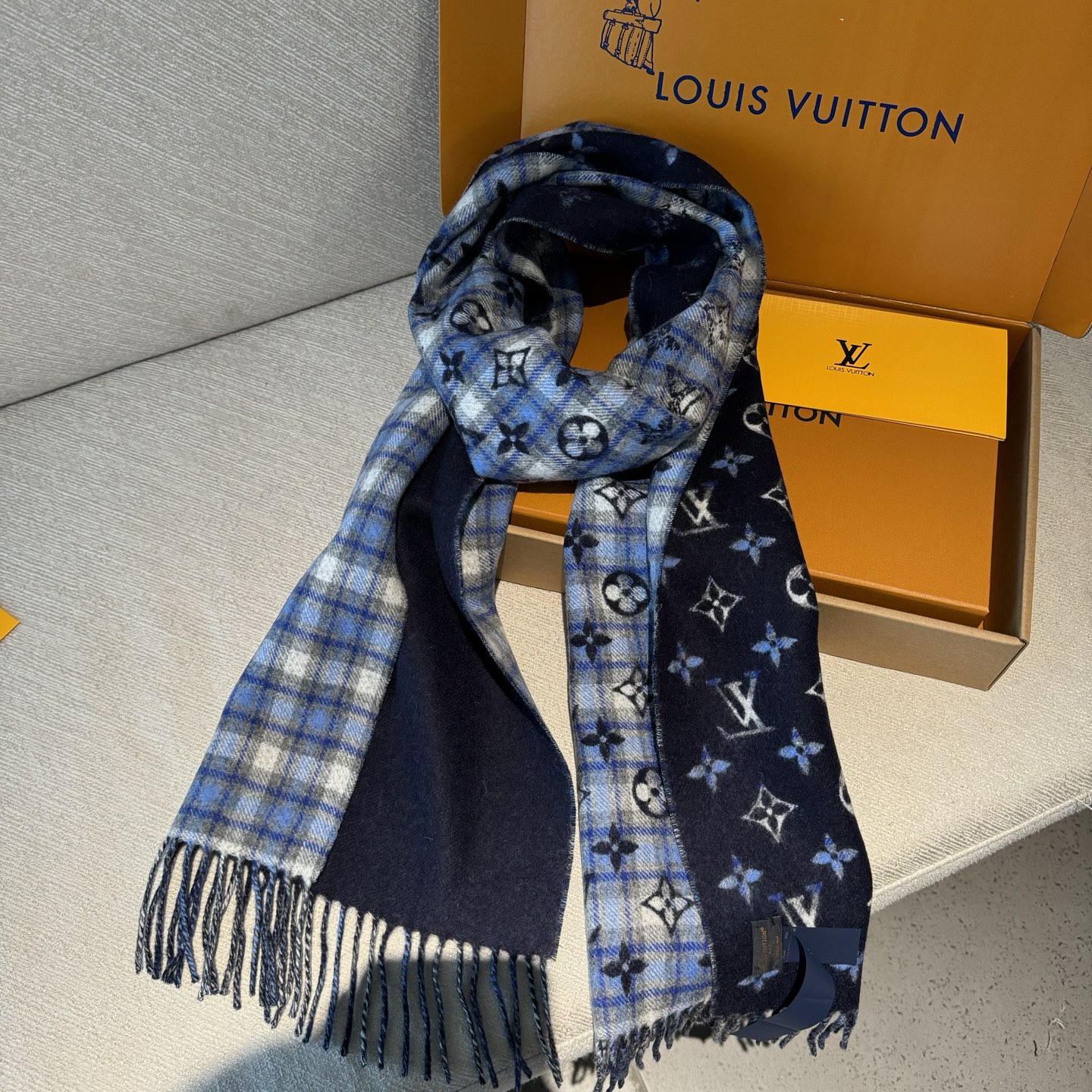 🆕LOUIS VUITTON · 路易威登❗️驴家的男款围巾就且买且珍惜吧 - 男款真的很少，一年也就出