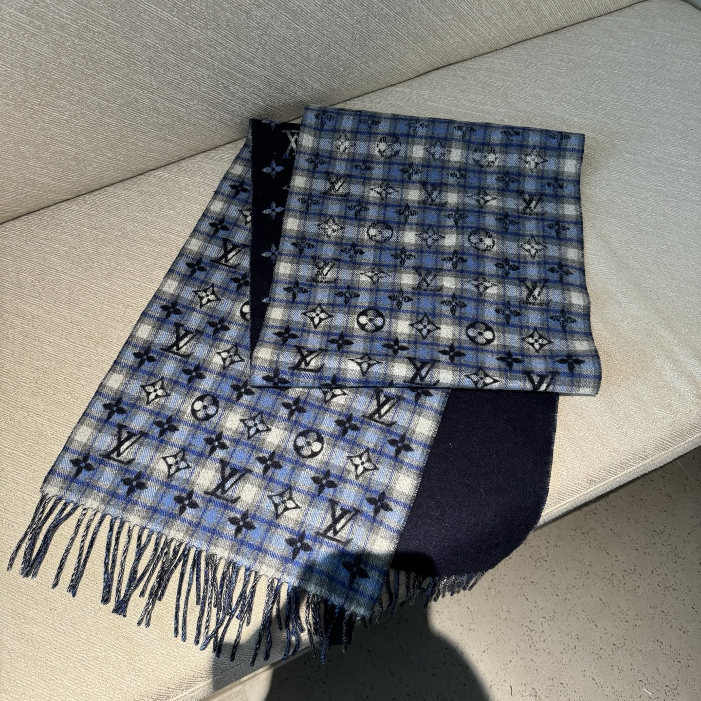 🆕LOUIS VUITTON · 路易威登❗️驴家的男款围巾就且买且珍惜吧 - 男款真的很少，一年也就出