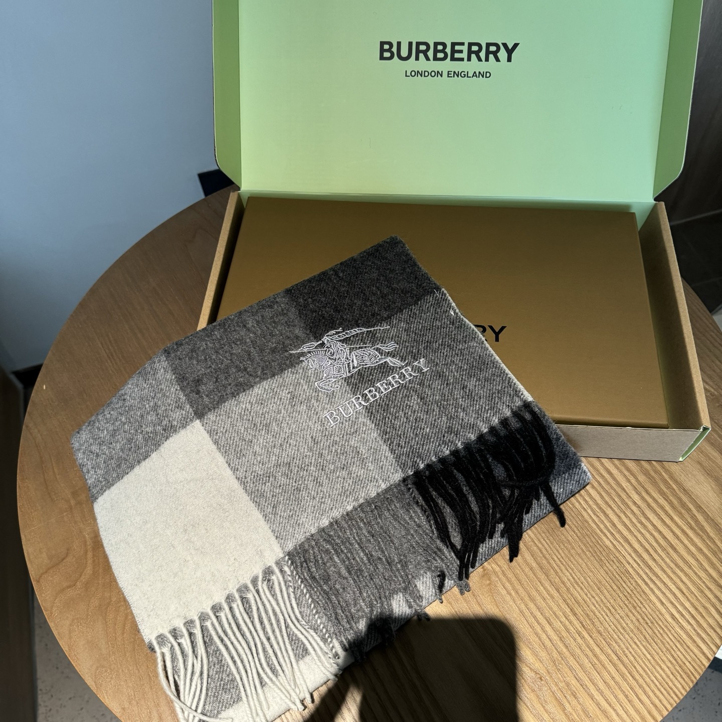 🆕Burberry · 巴宝莉新款‼️今年我们的男款真的是高端Level，重磅极品‼️妥妥的家属福利👍少