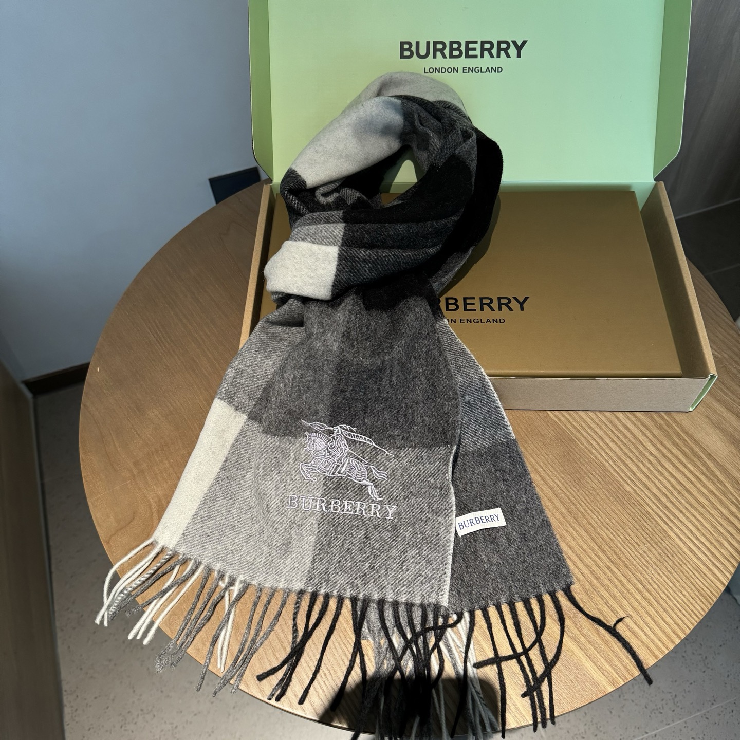 🆕Burberry · 巴宝莉新款‼️今年我们的男款真的是高端Level，重磅极品‼️妥妥的家属福利👍少