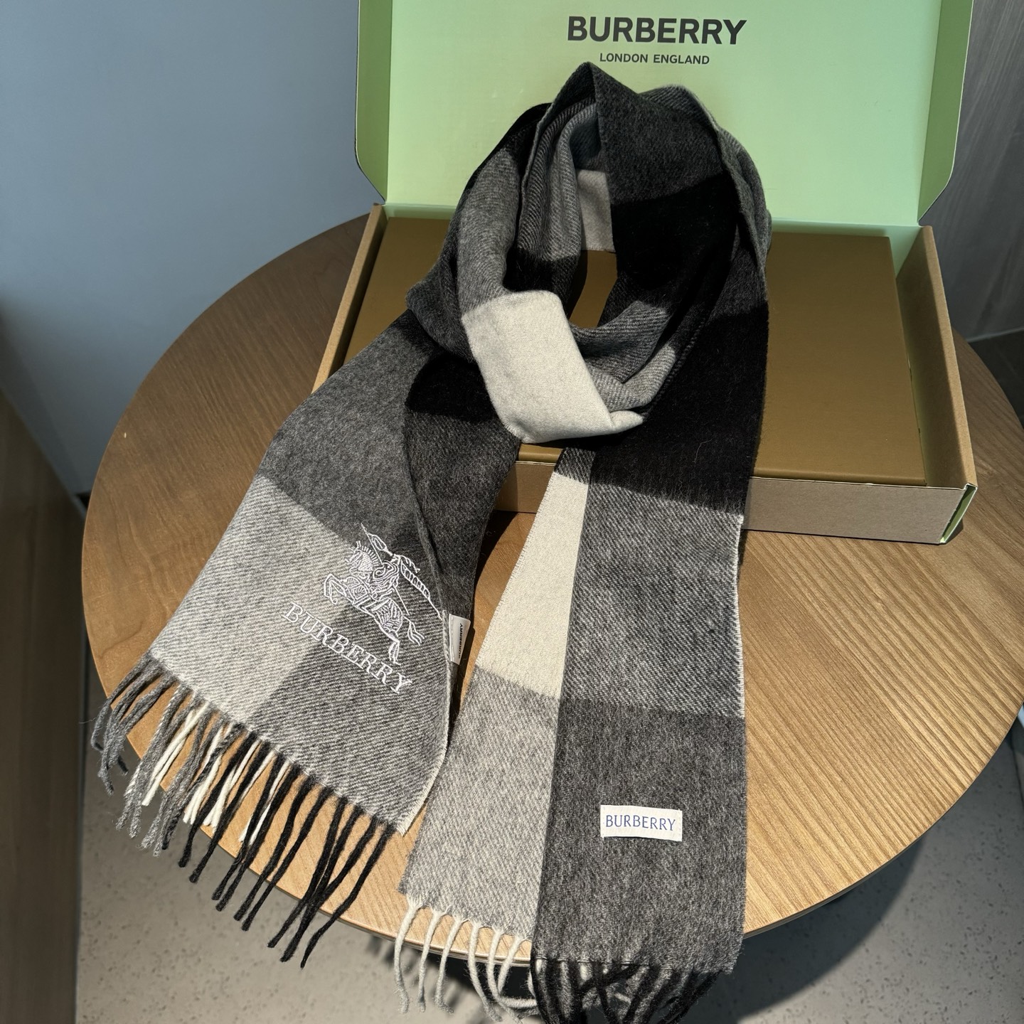 🆕Burberry · 巴宝莉新款‼️今年我们的男款真的是高端Level，重磅极品‼️妥妥的家属福利👍少