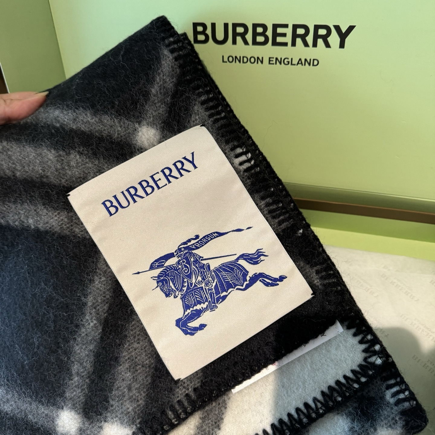 （全智贤同款）Burberry可遇不可求的王炸级单品，绝对是独家级别，工艺与材料完全与正品无区别，粗犷耐