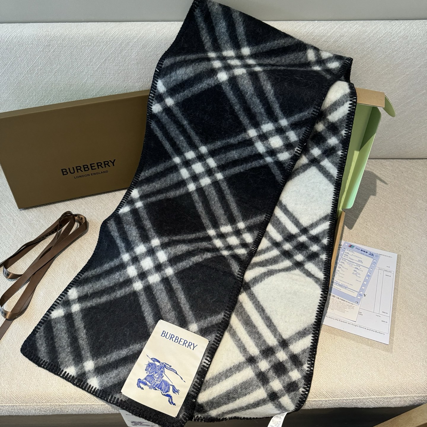 （全智贤同款）Burberry可遇不可求的王炸级单品，绝对是独家级别，工艺与材料完全与正品无区别，粗犷耐