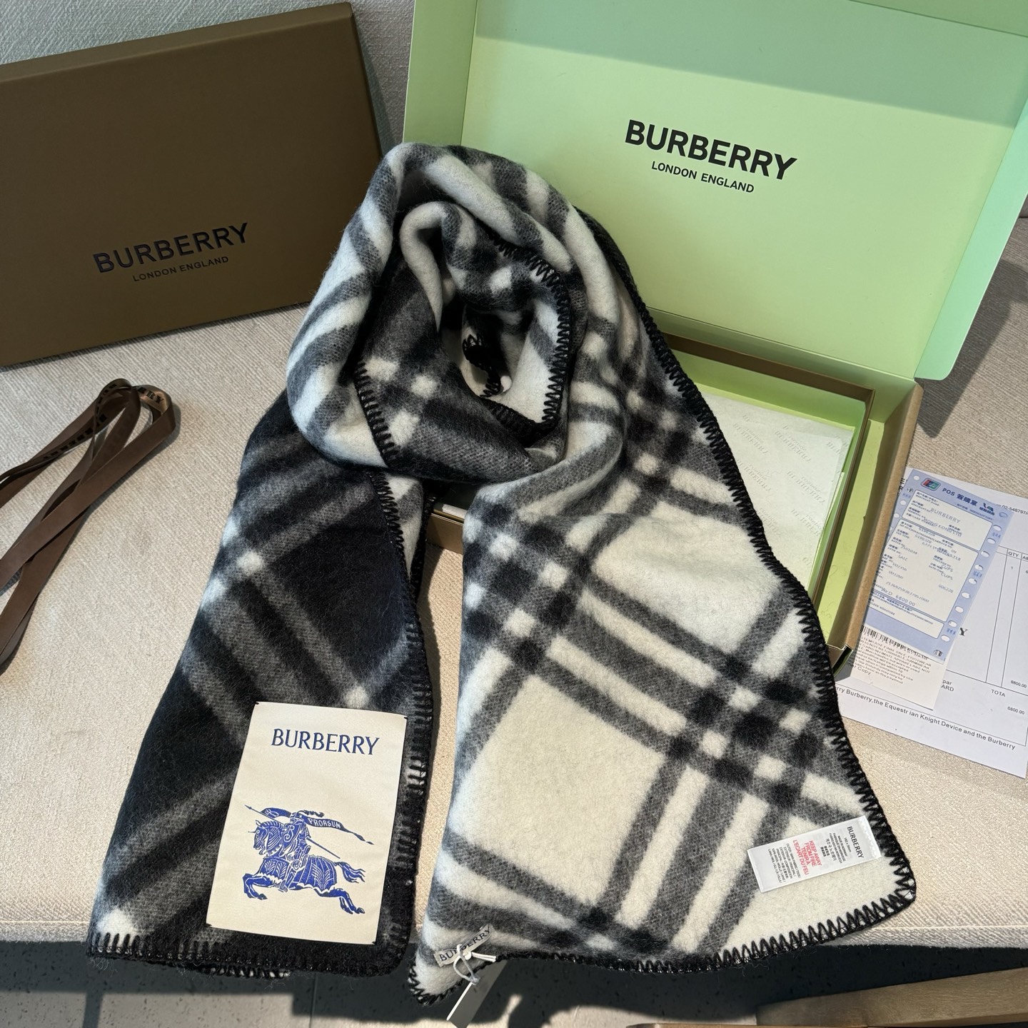 （全智贤同款）Burberry可遇不可求的王炸级单品，绝对是独家级别，工艺与材料完全与正品无区别，粗犷耐