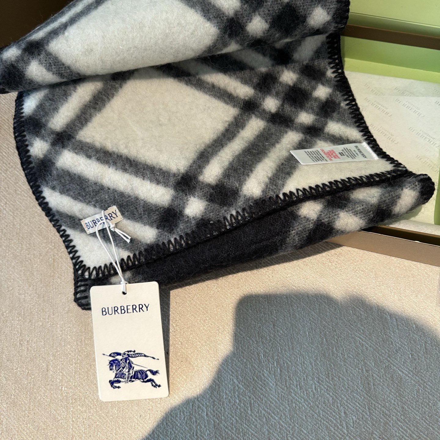 （全智贤同款）Burberry可遇不可求的王炸级单品，绝对是独家级别，工艺与材料完全与正品无区别，粗犷耐