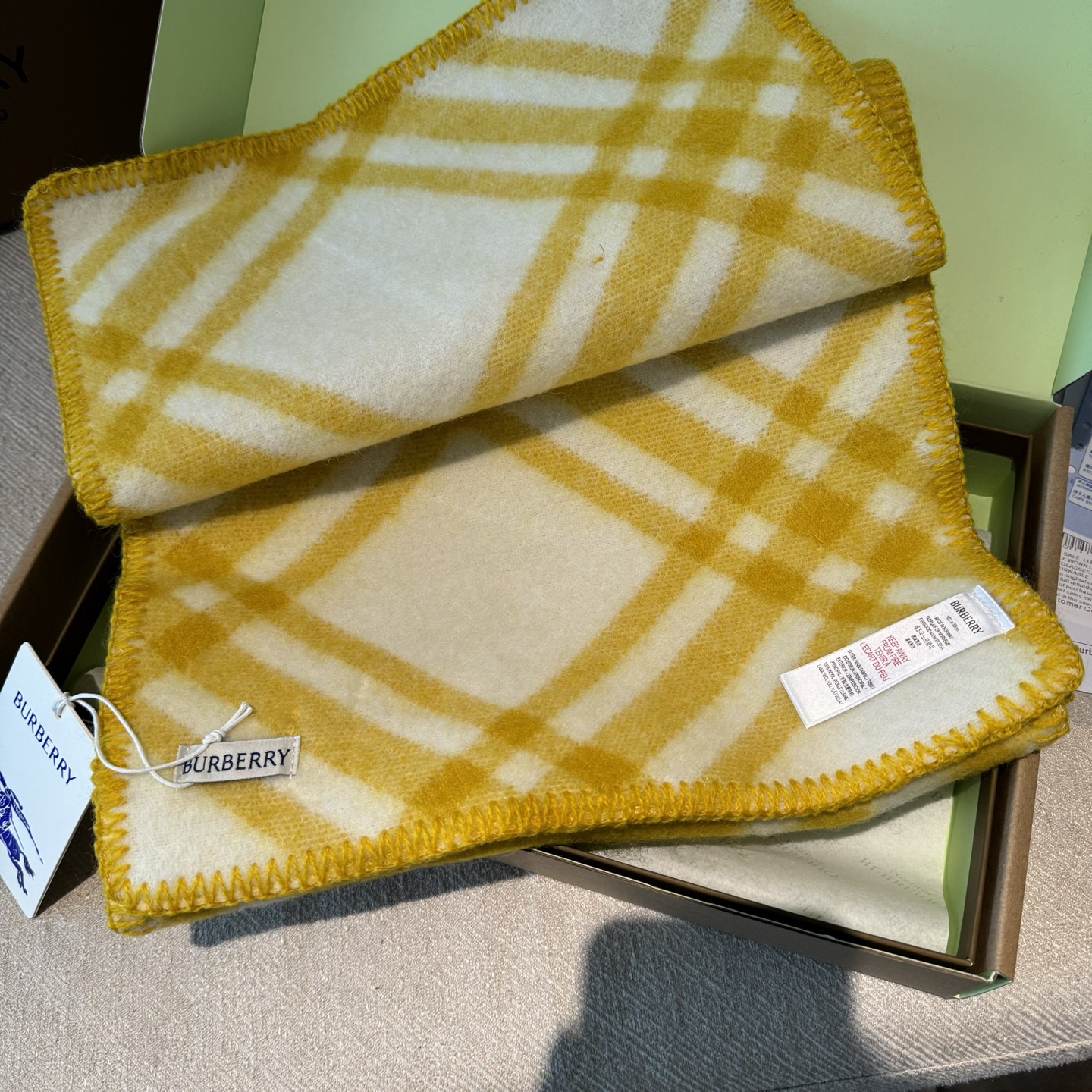 （全智贤同款）Burberry可遇不可求的王炸级单品，绝对是独家级别，工艺与材料完全与正品无区别，粗犷耐