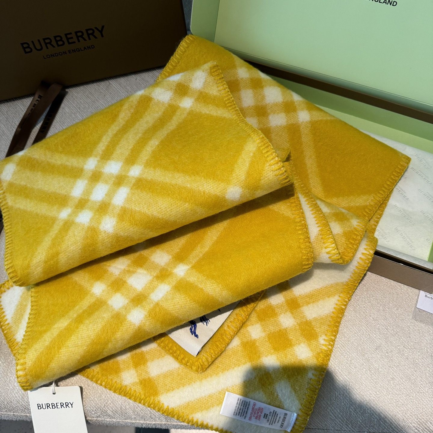 （全智贤同款）Burberry可遇不可求的王炸级单品，绝对是独家级别，工艺与材料完全与正品无区别，粗犷耐