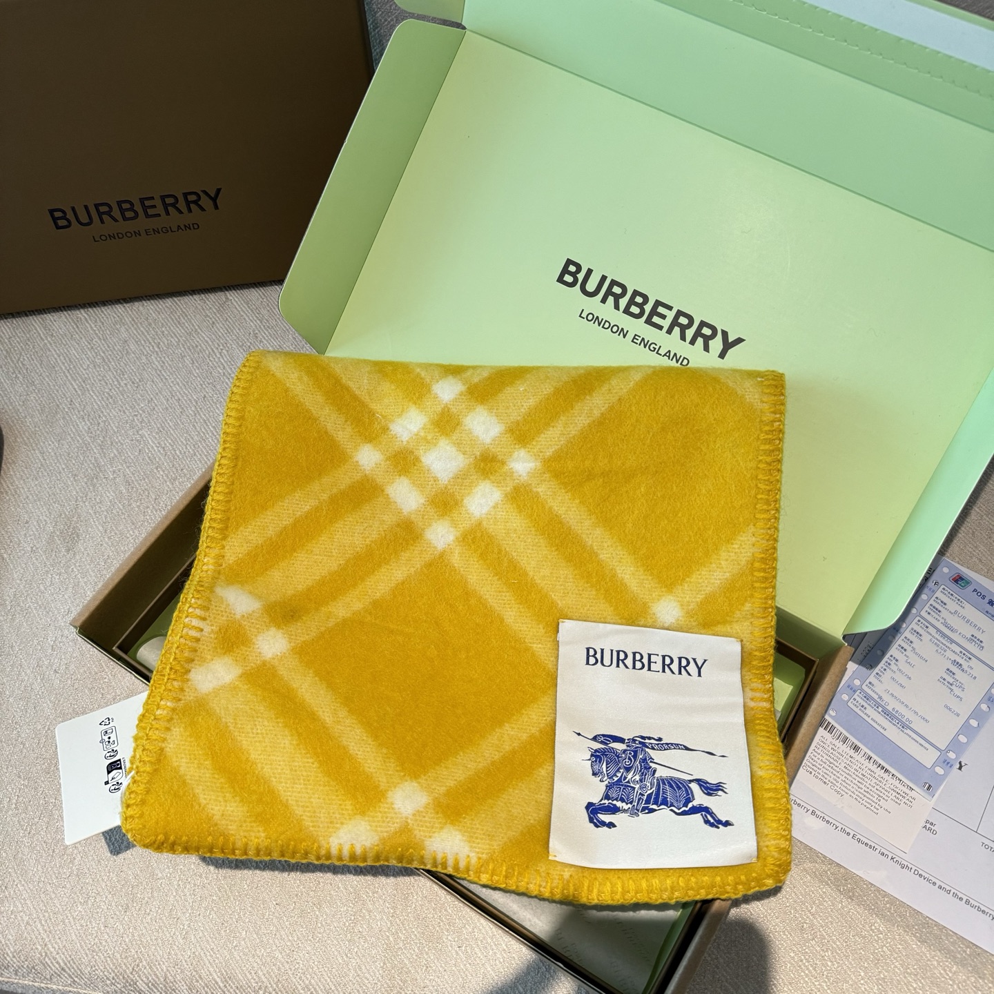 （全智贤同款）Burberry可遇不可求的王炸级单品，绝对是独家级别，工艺与材料完全与正品无区别，粗犷耐