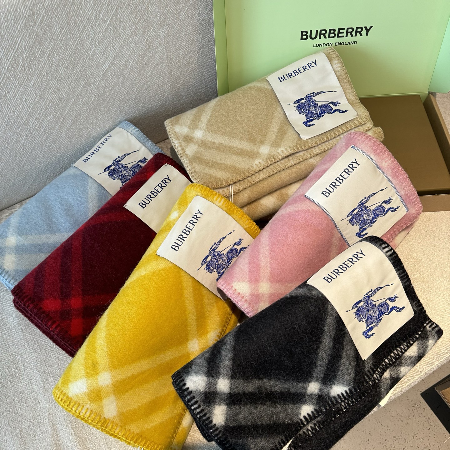 （全智贤同款）Burberry可遇不可求的王炸级单品，绝对是独家级别，工艺与材料完全与正品无区别，粗犷耐