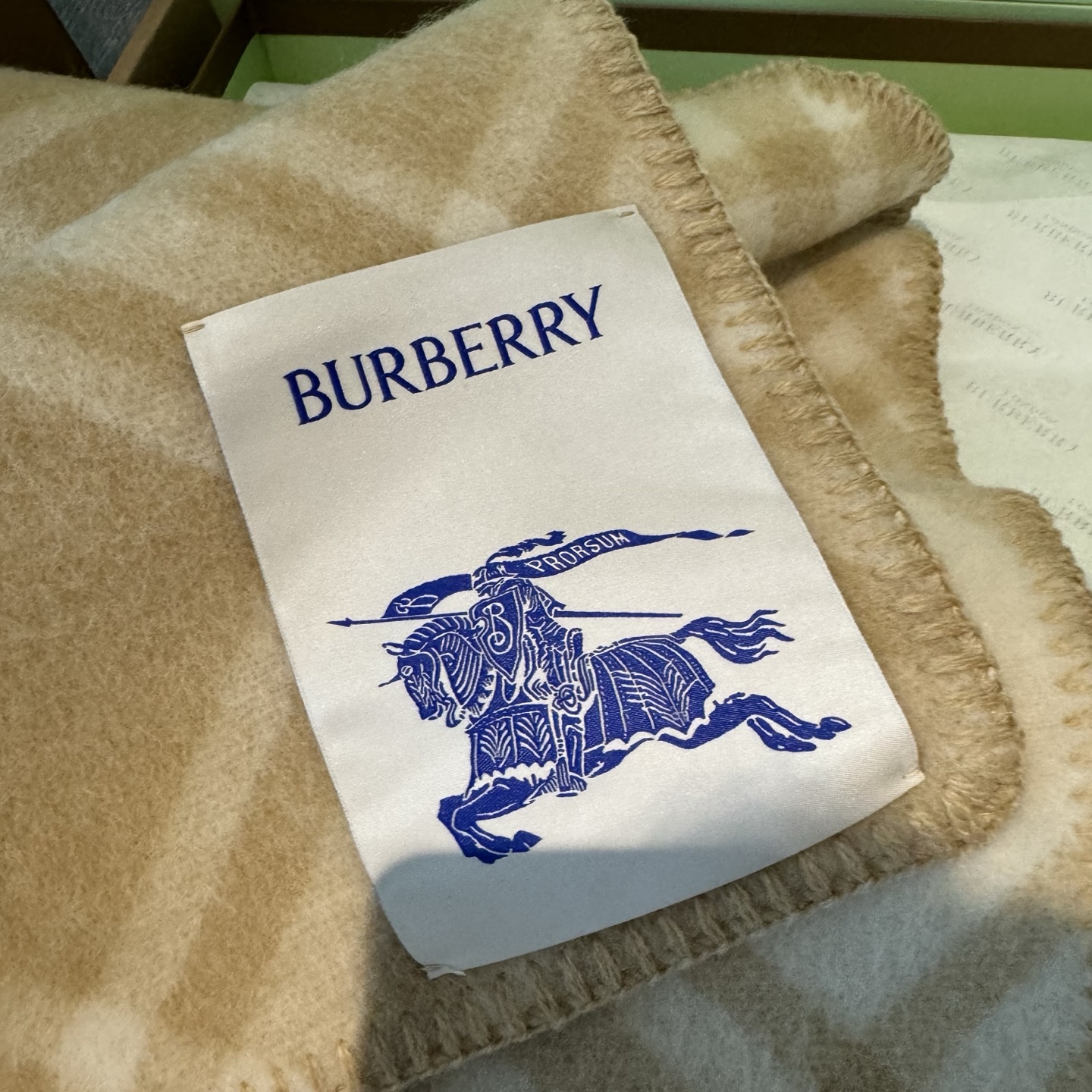 （全智贤同款）Burberry可遇不可求的王炸级单品，绝对是独家级别，工艺与材料完全与正品无区别，粗犷耐