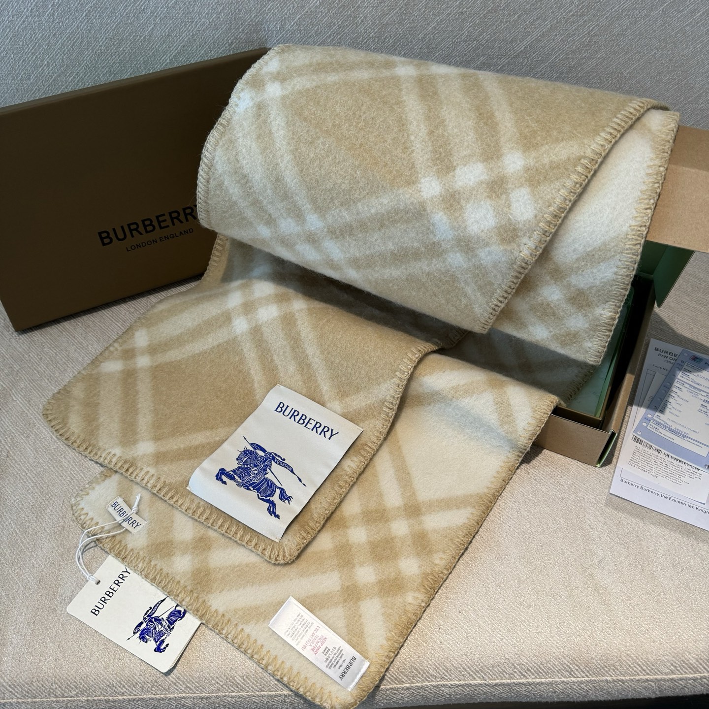 （全智贤同款）Burberry可遇不可求的王炸级单品，绝对是独家级别，工艺与材料完全与正品无区别，粗犷耐