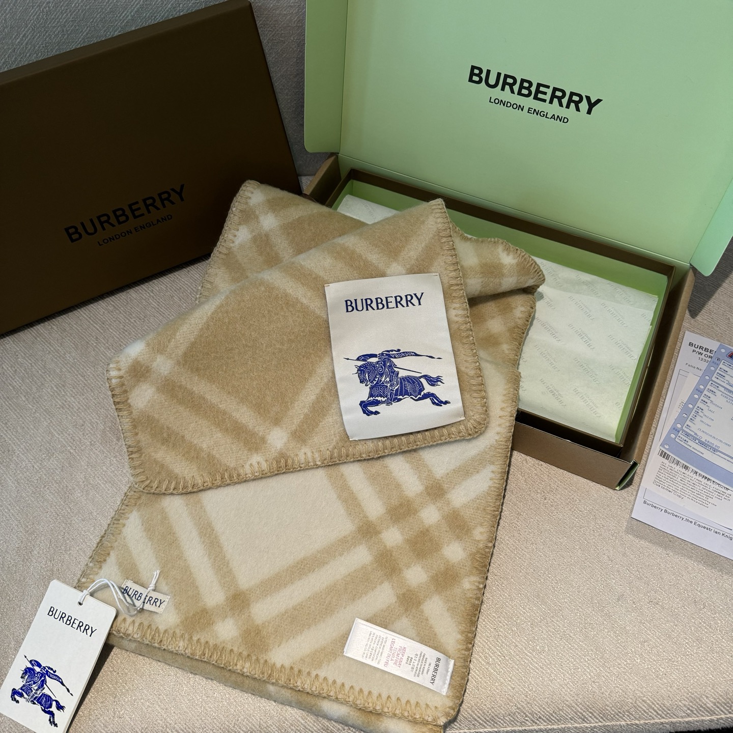 （全智贤同款）Burberry可遇不可求的王炸级单品，绝对是独家级别，工艺与材料完全与正品无区别，粗犷耐