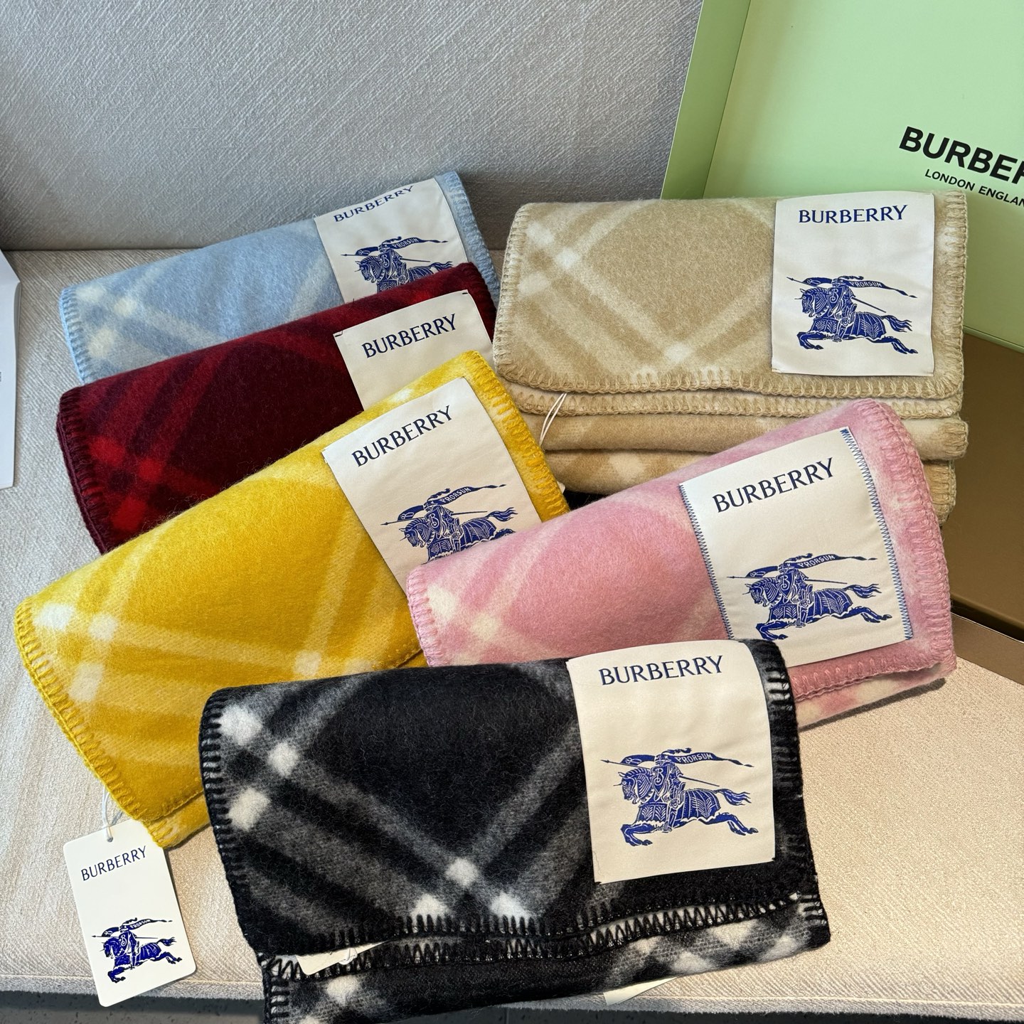 （全智贤同款）Burberry可遇不可求的王炸级单品，绝对是独家级别，工艺与材料完全与正品无区别，粗犷耐