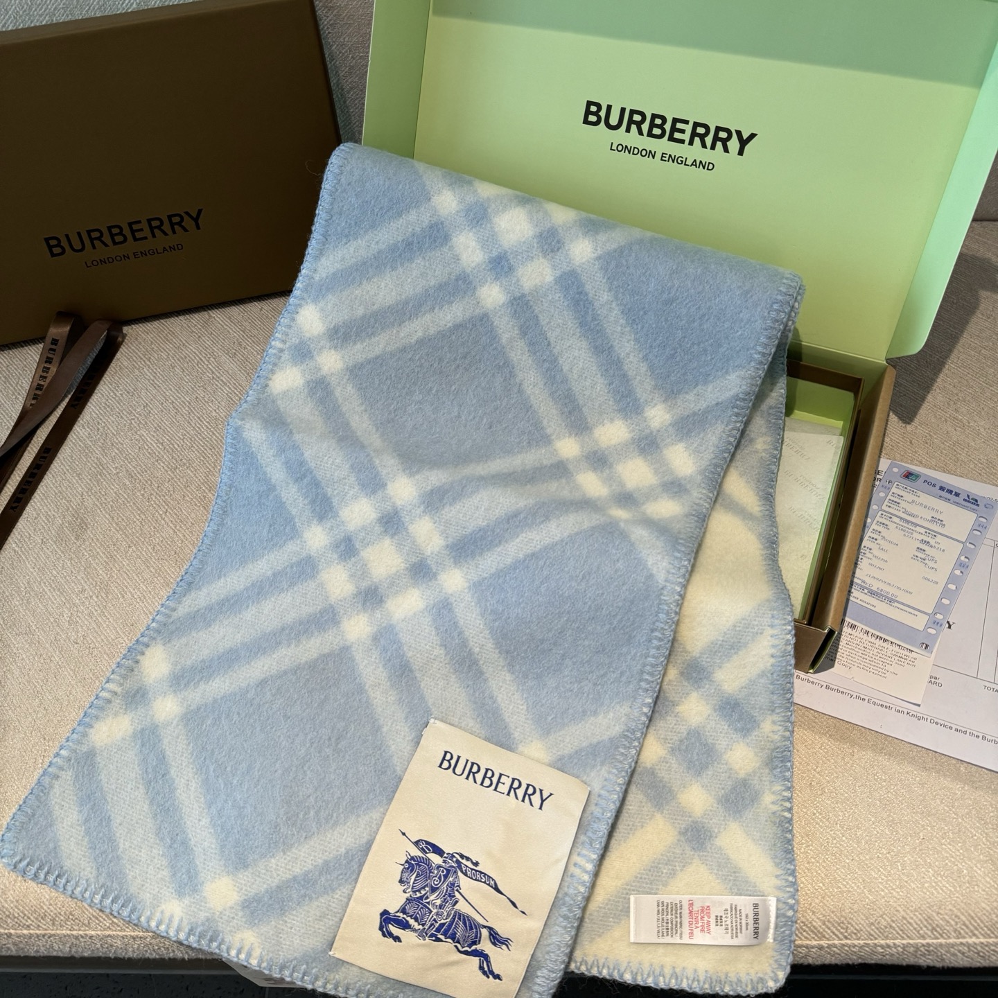 （全智贤同款）Burberry可遇不可求的王炸级单品，绝对是独家级别，工艺与材料完全与正品无区别，粗犷耐